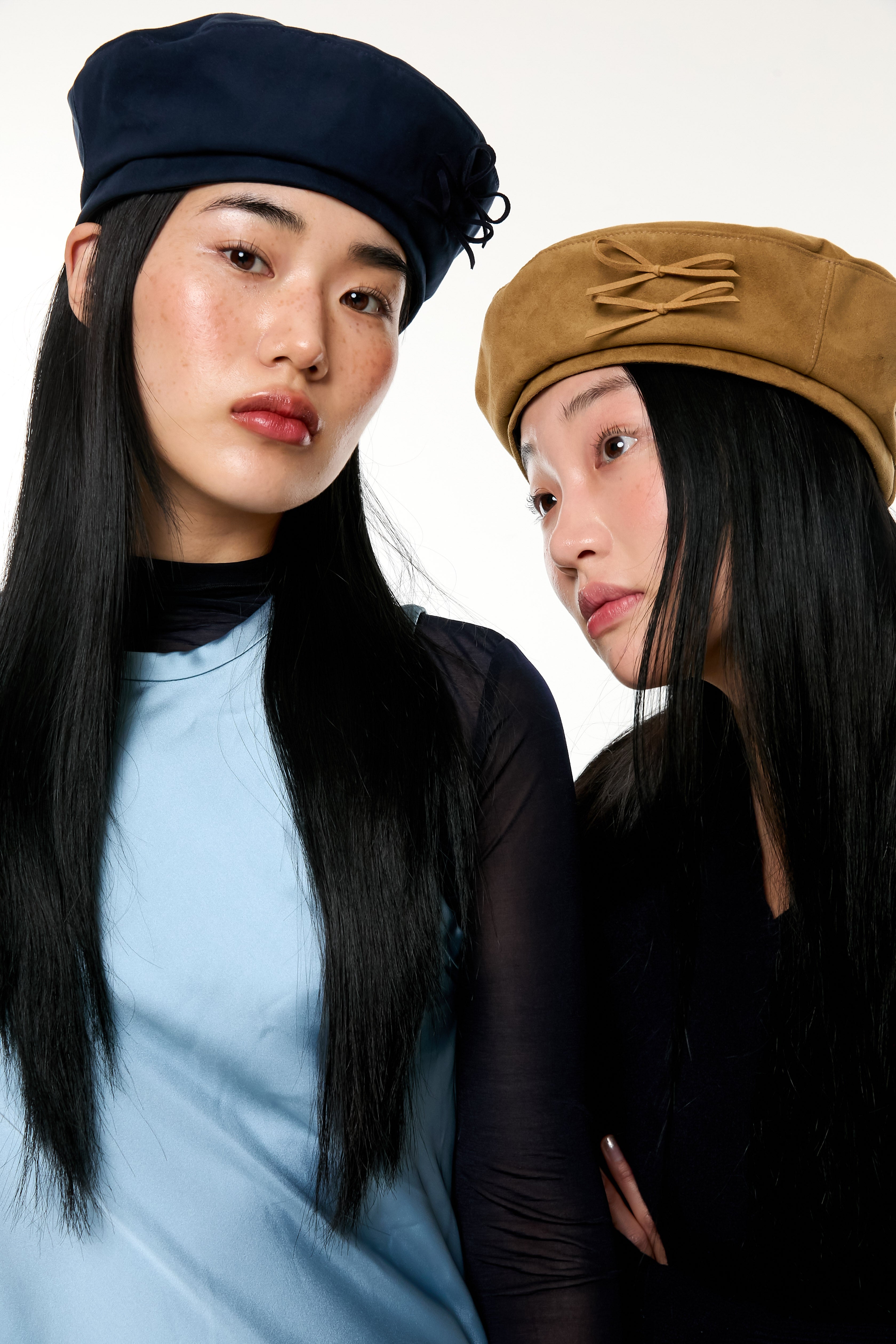 SUEDE BERET HAT / BEIGE