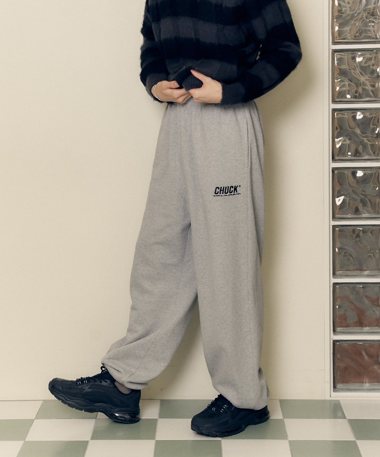 シグネチャーロゴ ストリングスウェットパンツ / CHUCK SIGNATURE LOGO STRING SWEAT PANTS (GRAY)