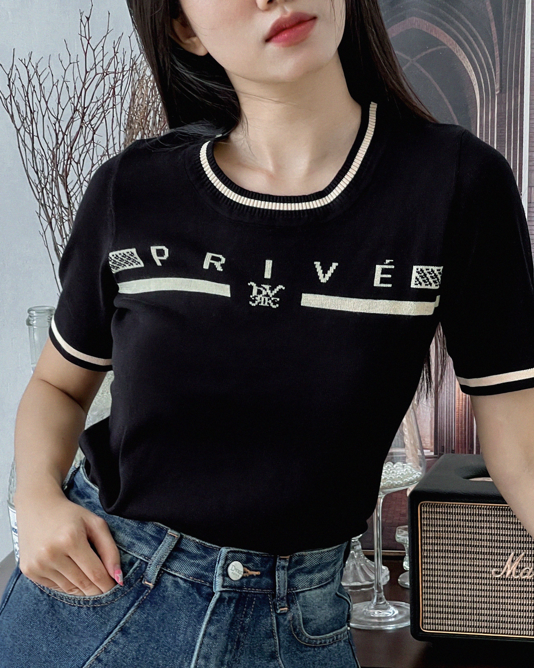 PRIVÉ BAR LOGO KNITTED CROPPED T-SHIRT - BLACK