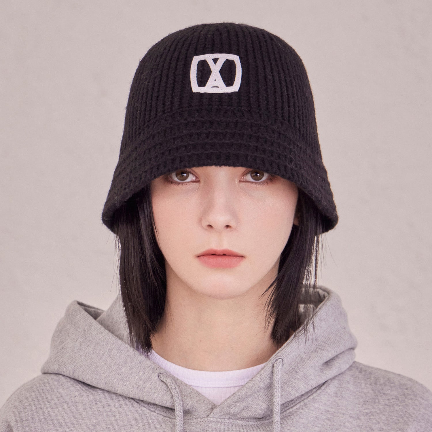 VA Square Applique Knit Bucket Hat / Black