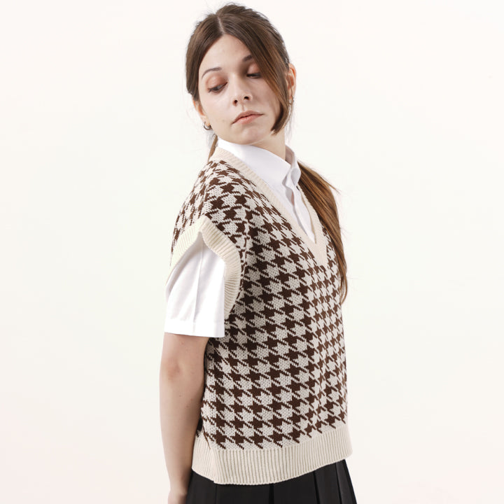 V-NECK HOUNDTOOTH KNIT VEST (BROWN)