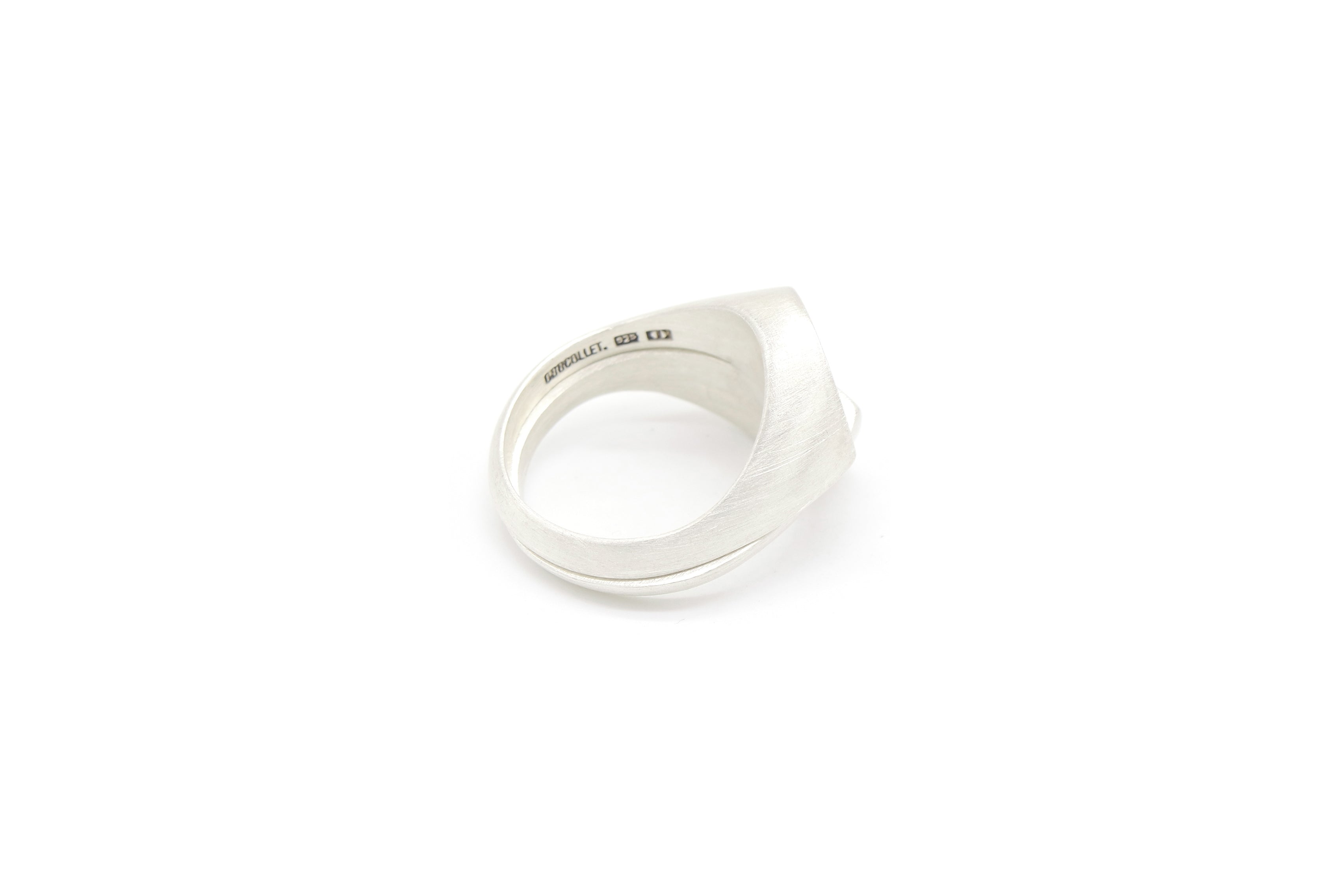 half signet ring 002 (black)