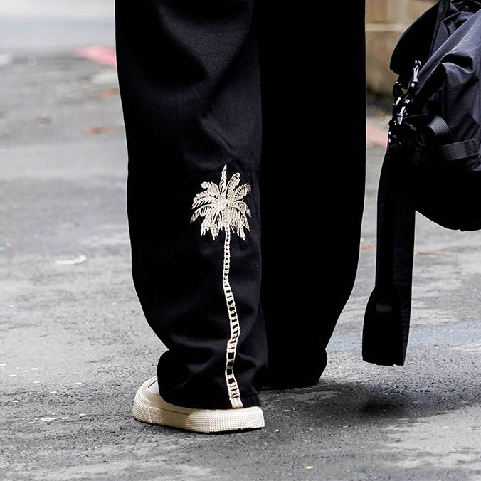 アメリカン刺繍のストレートワイドパンツ