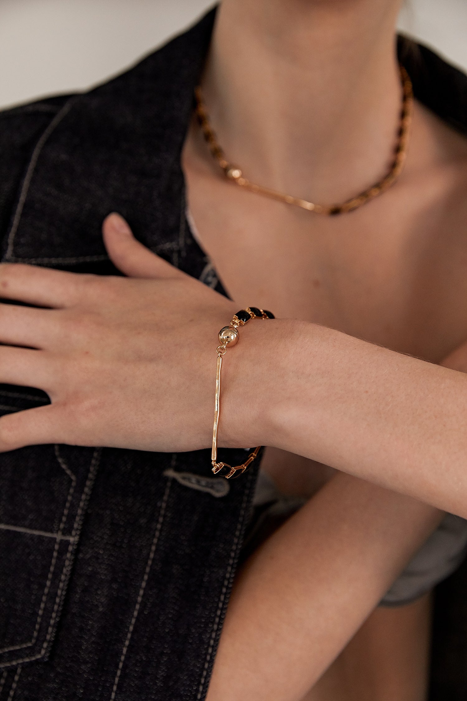 Black square chain bracelet - gold