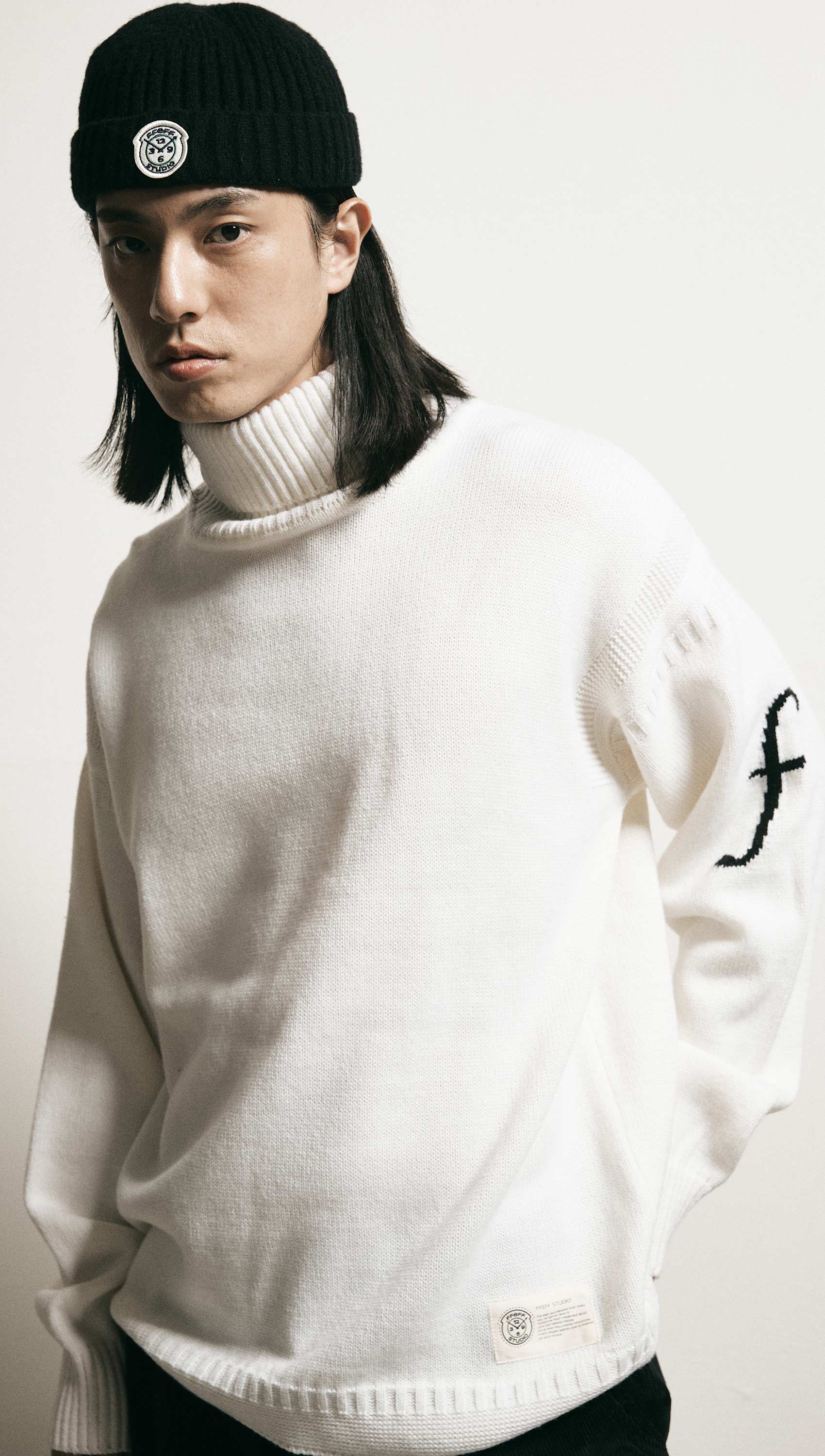 F logo wool turtleneck (Ivory)