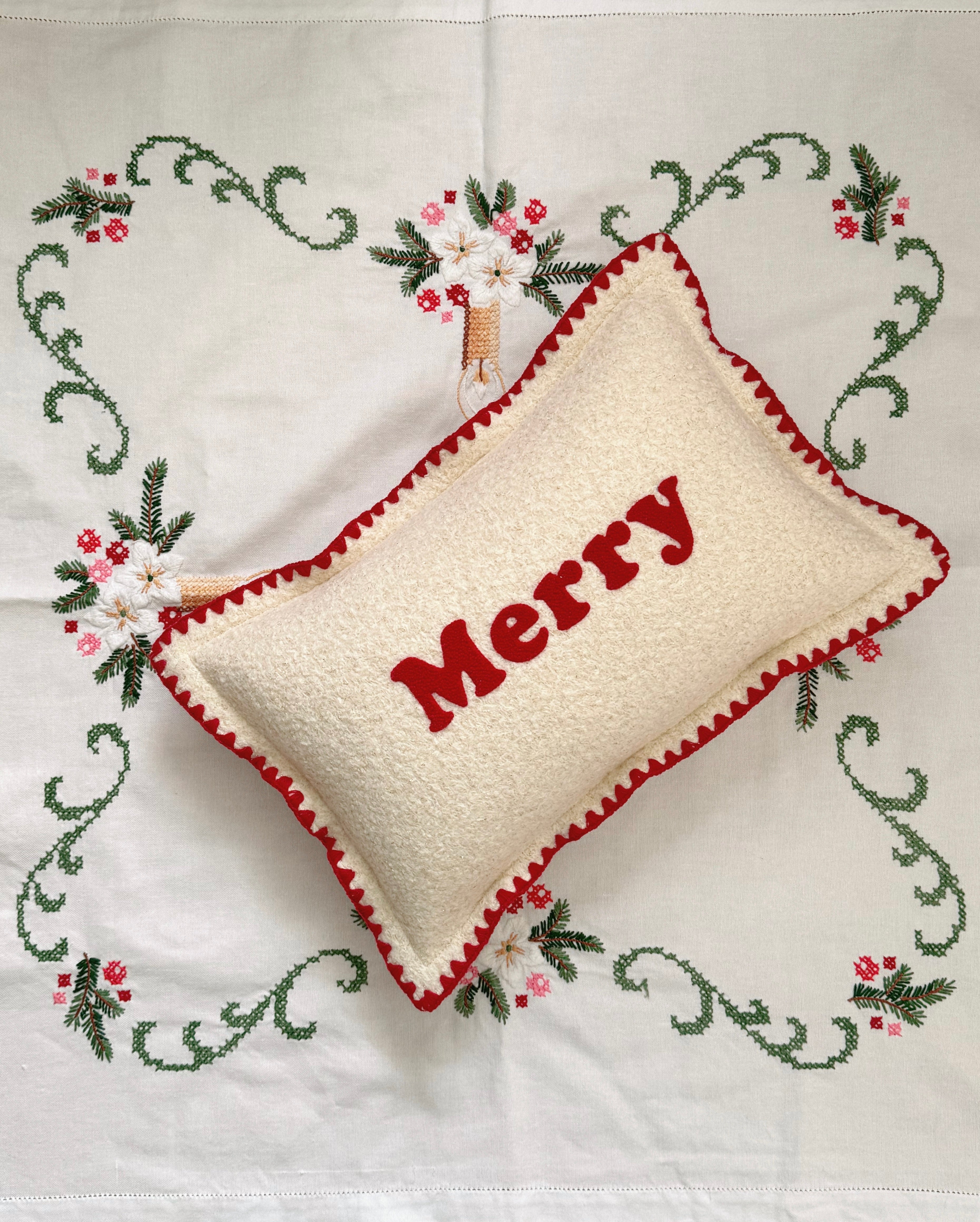 Merry Boucle Mini Cushion Red Point Embroidery Christmas