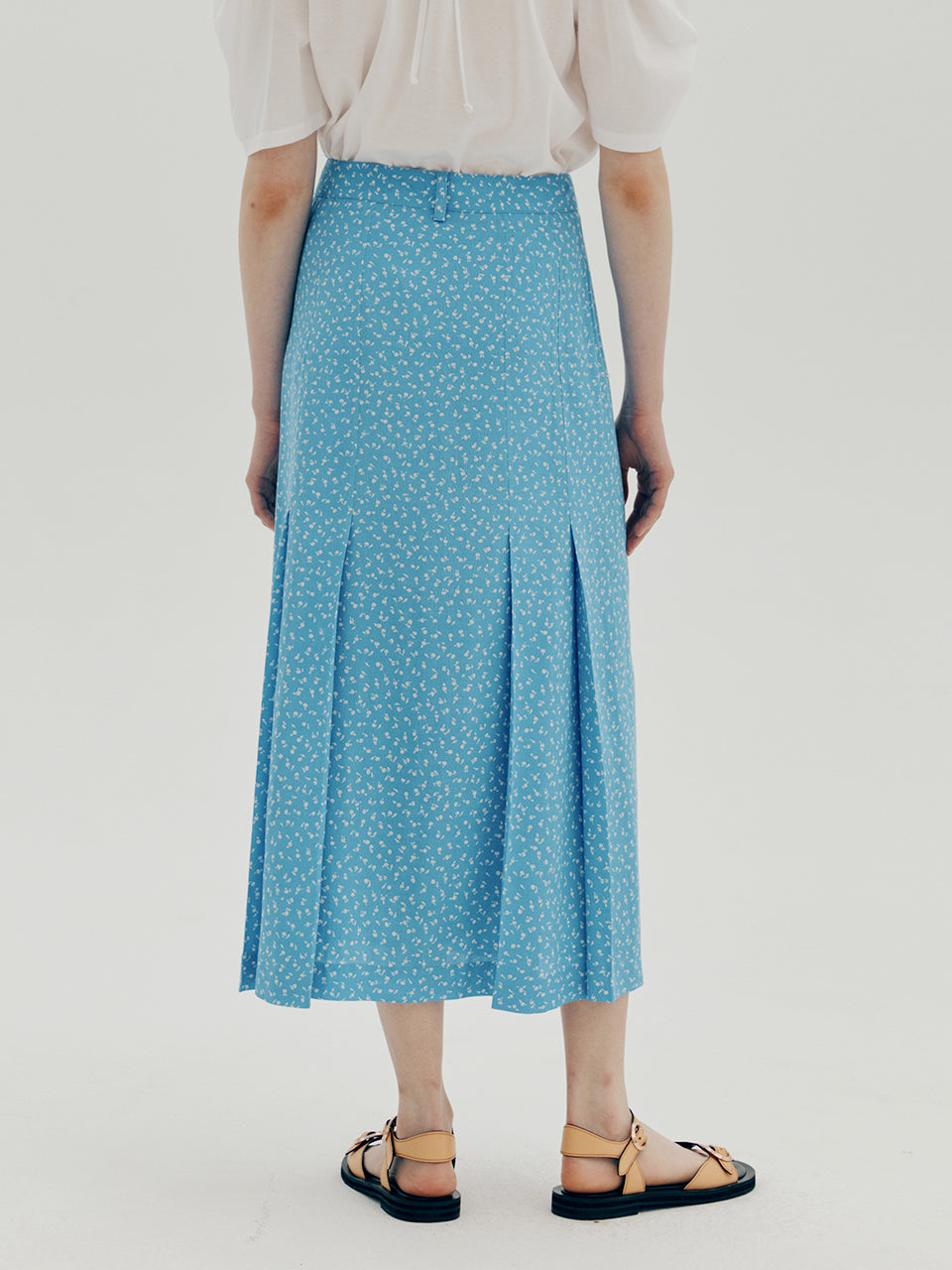 Pleated long slit skirt - Blue flower