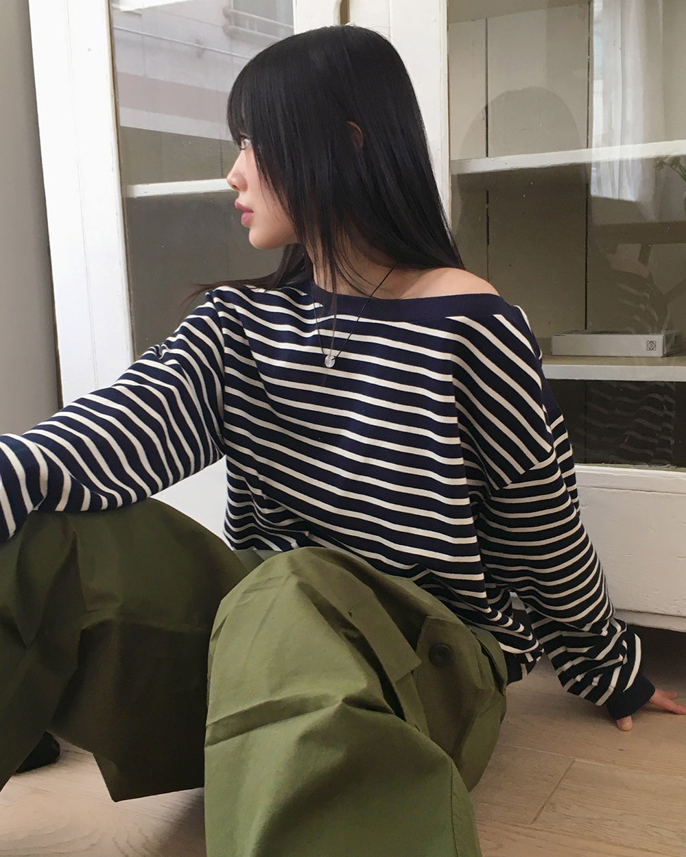 O-ne color combination striped plain loose fit off shoulder long sleeve sweatshirt