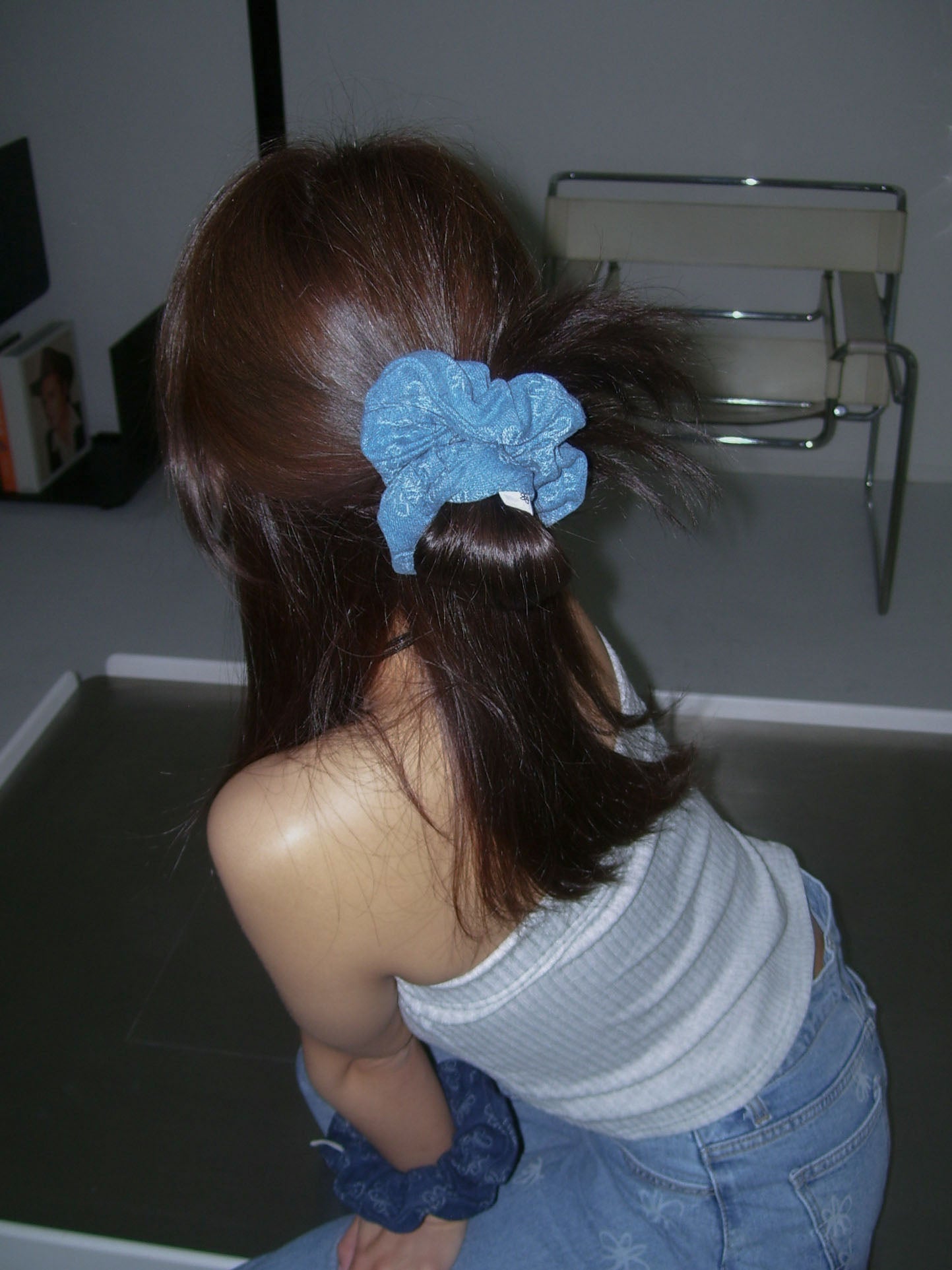 Flower denim scrunchie (Light blue) 