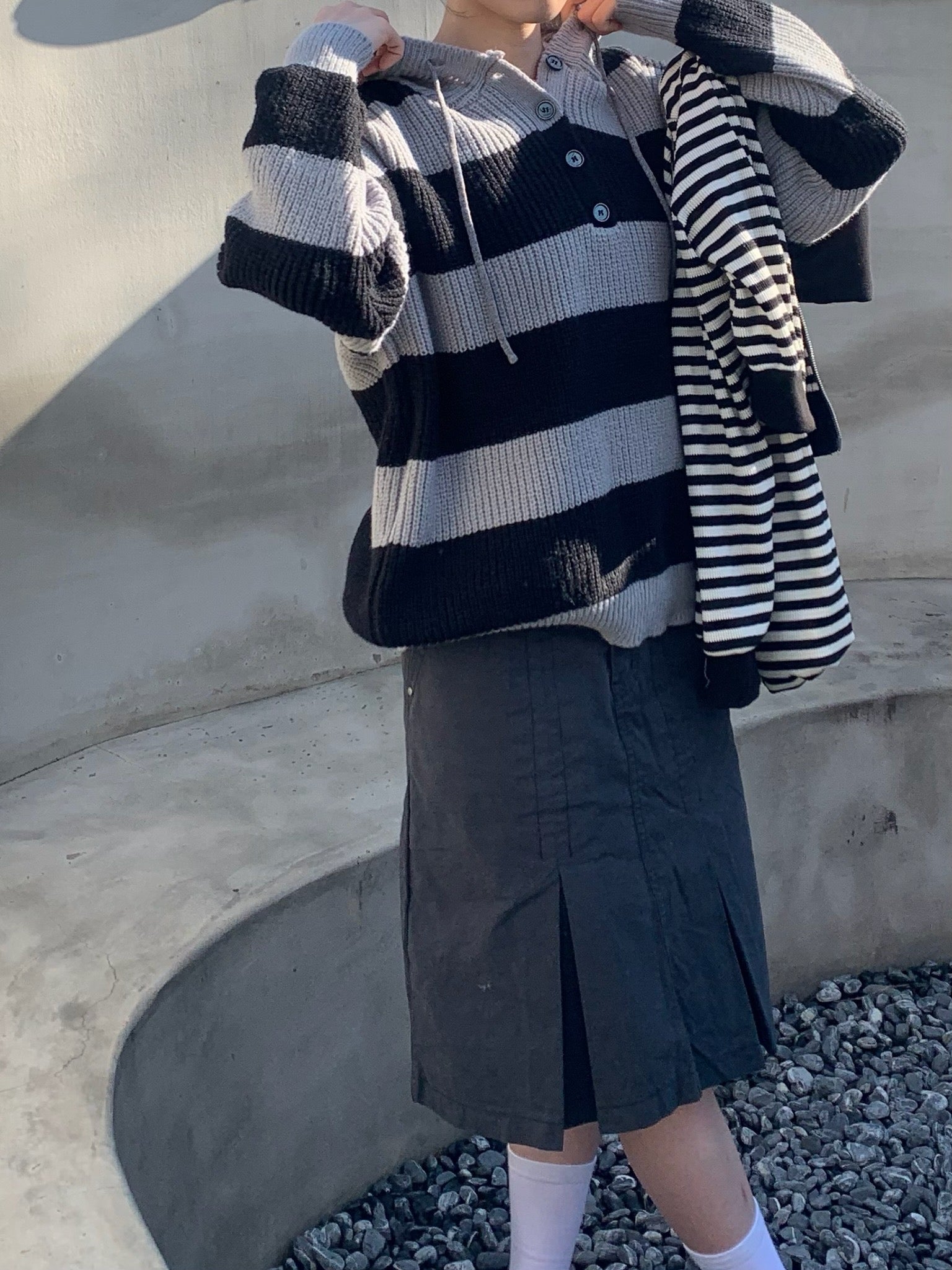 Cotton Pleats Midi Skirt (Beige/Navy)