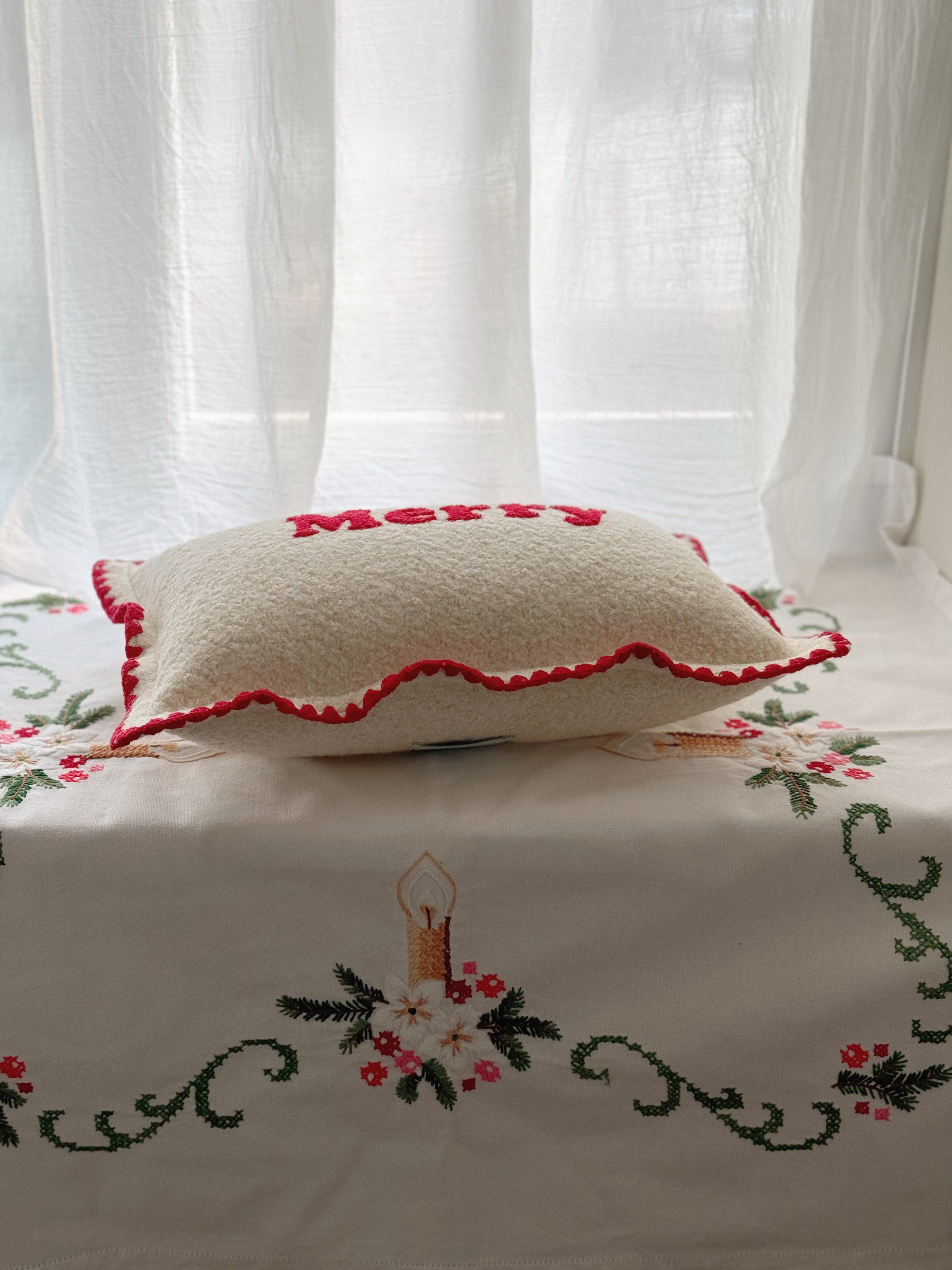 Merry Boucle Mini Cushion Red Point Embroidery Christmas