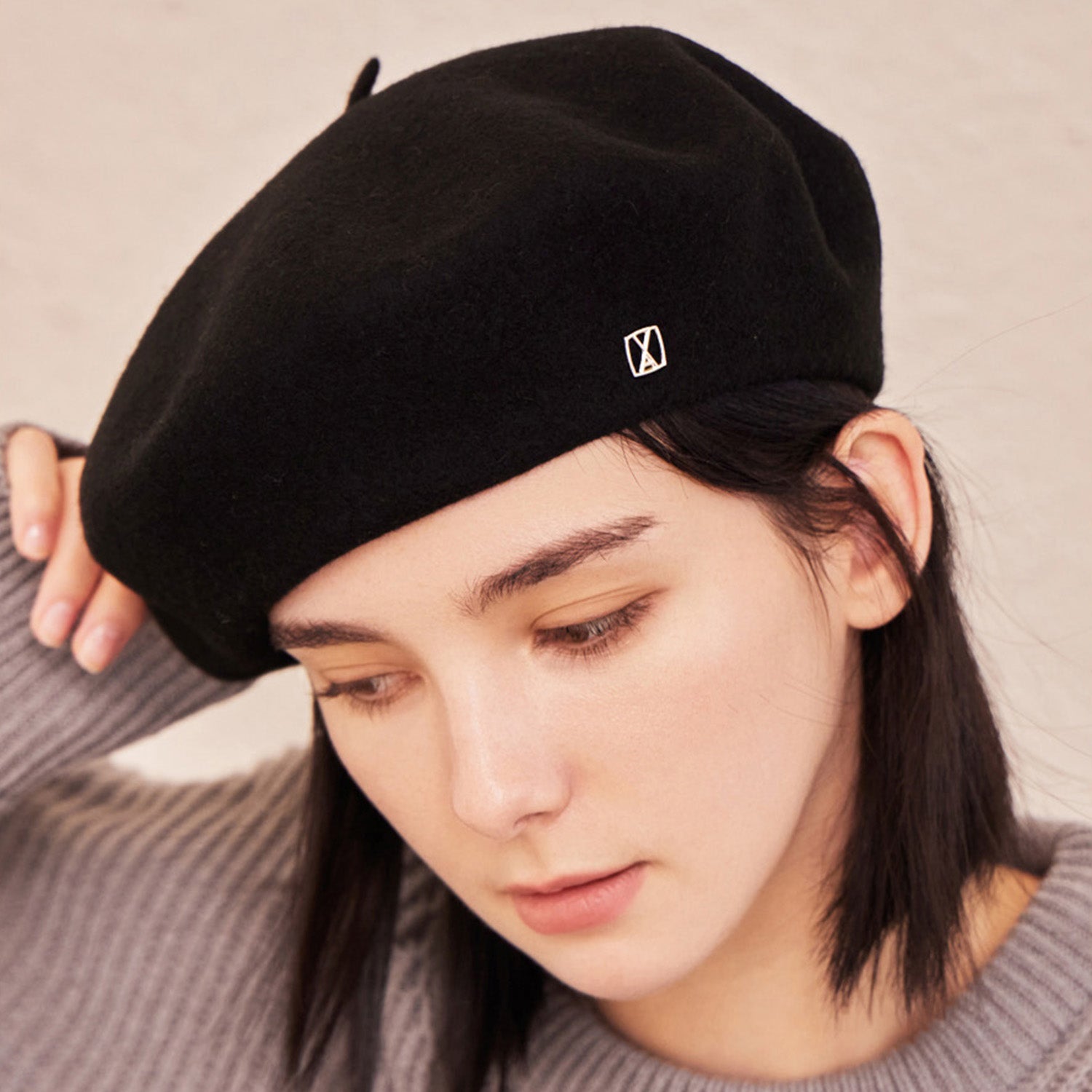 VA Square Stud Wool Beret / Black