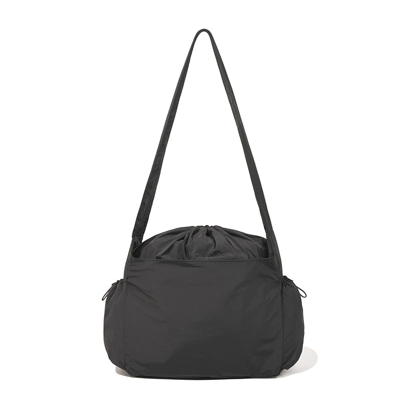 POCKET DRAWSTRING CROSS BAG [BLACK]