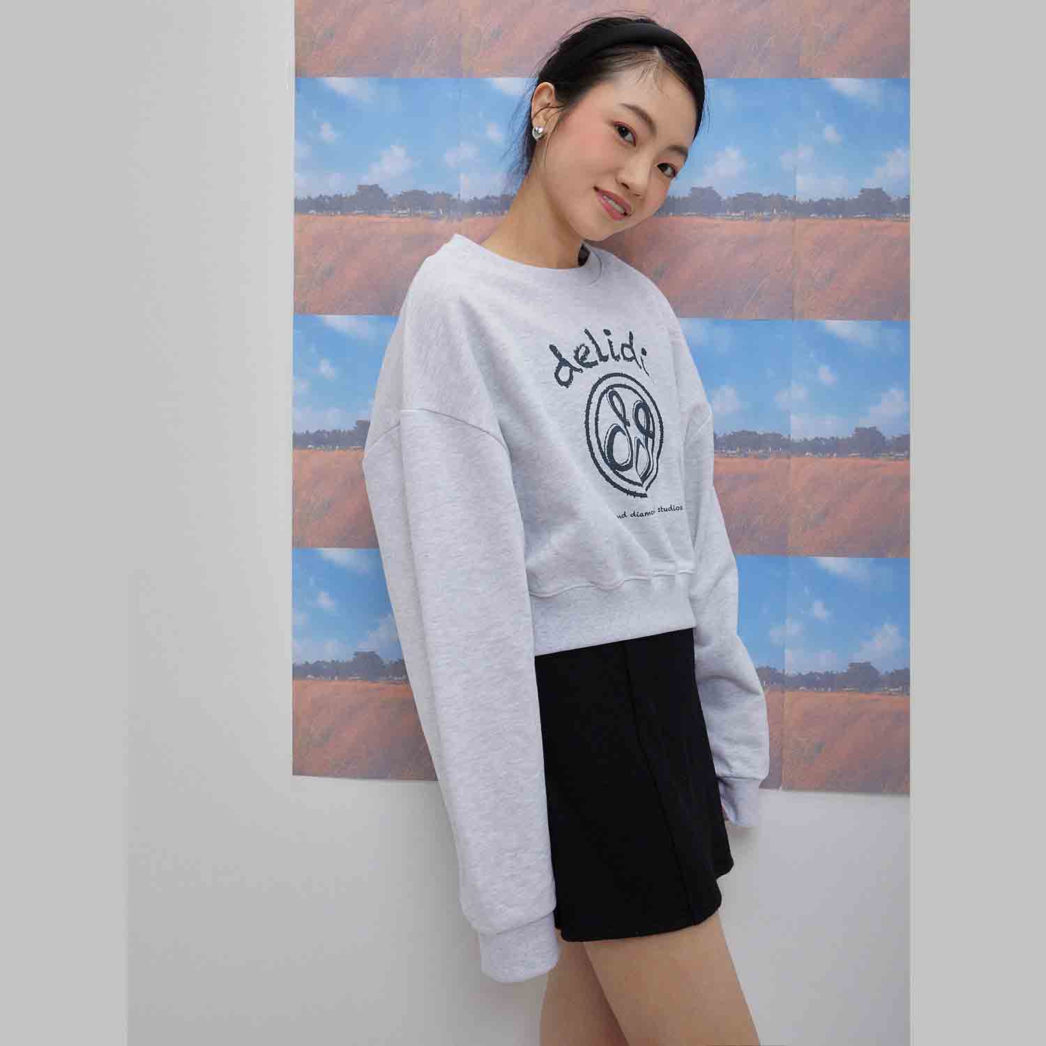 Cheerful logo short sweat shirt