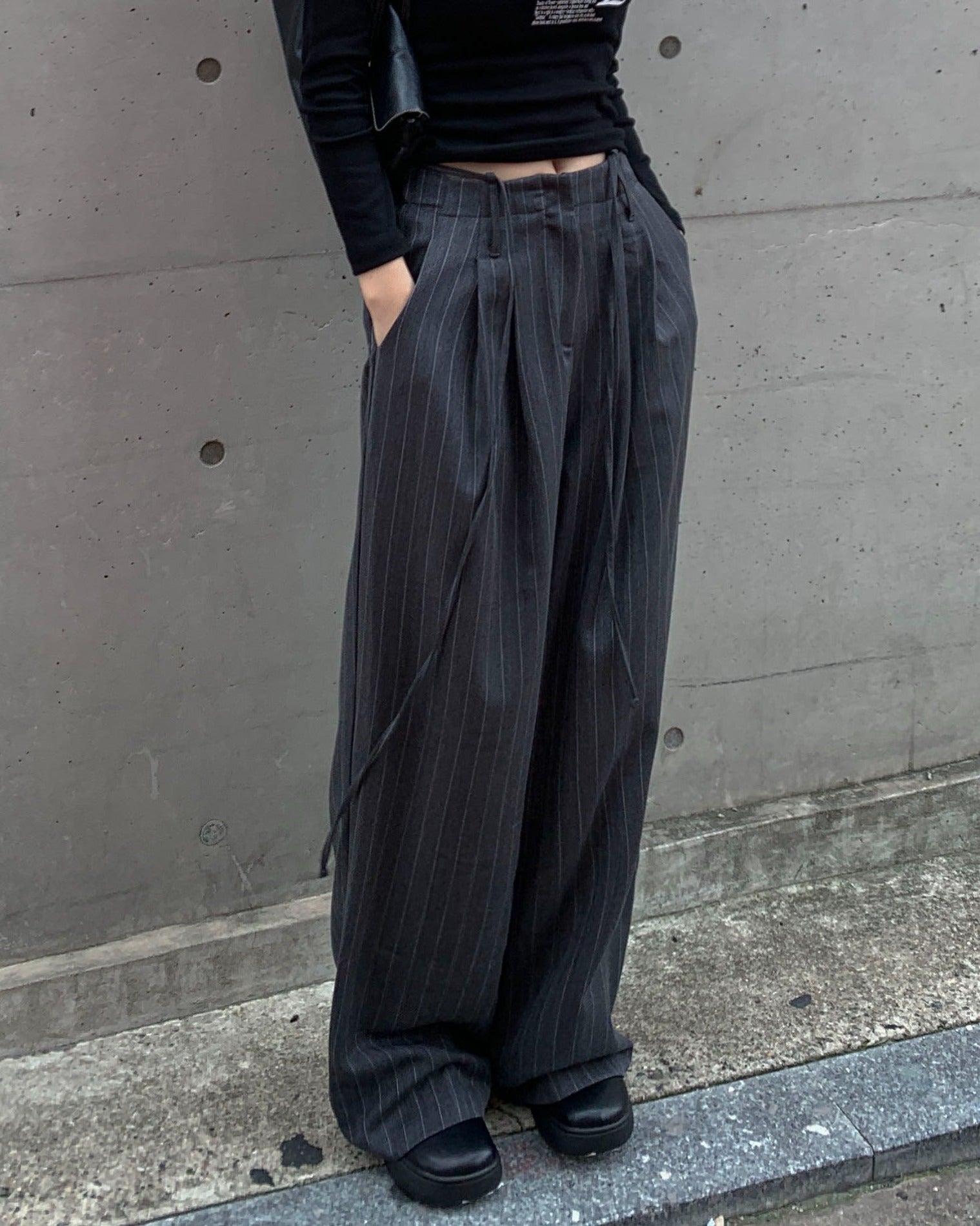 Stripe strap slacks