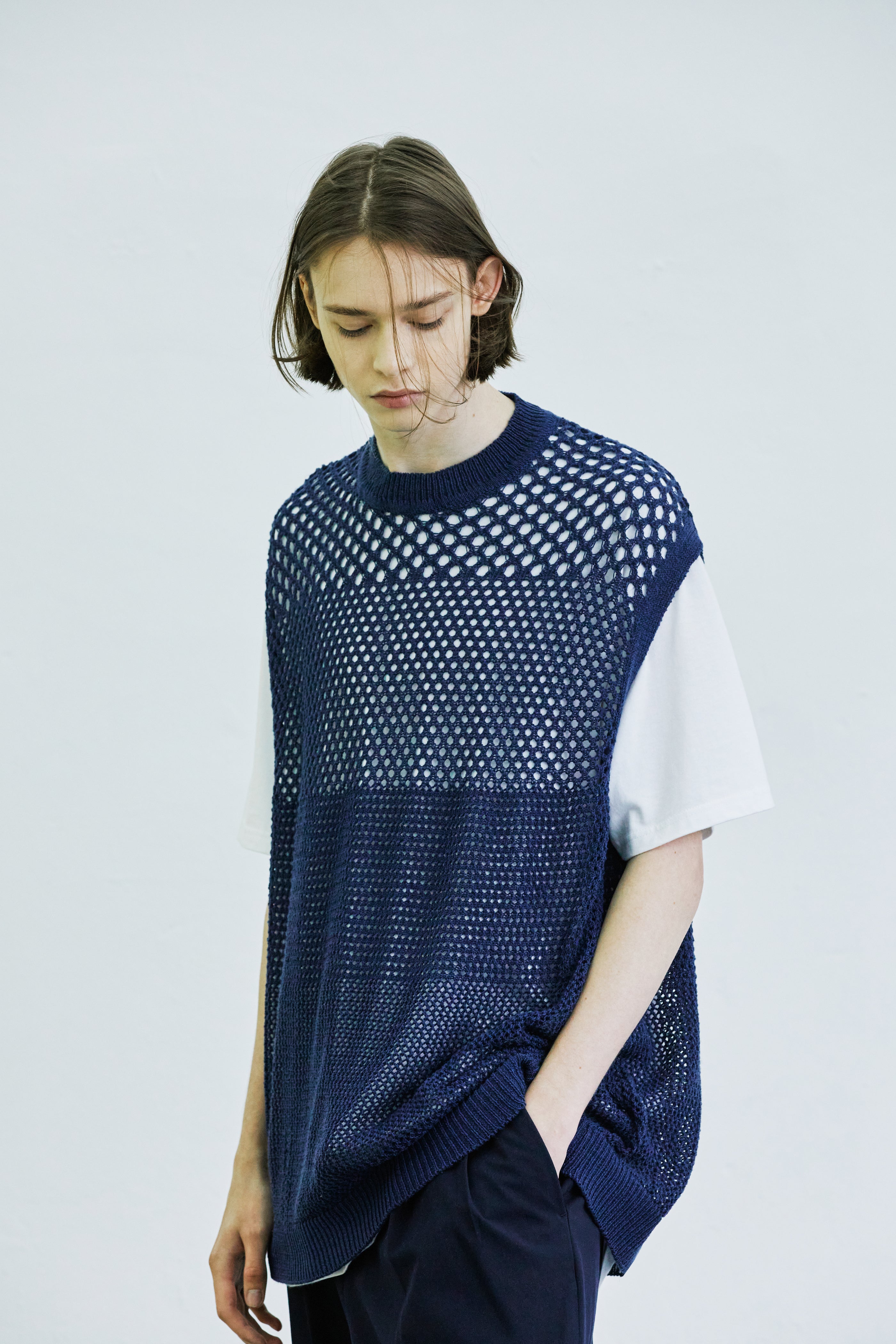 gradation punching knit vest navy