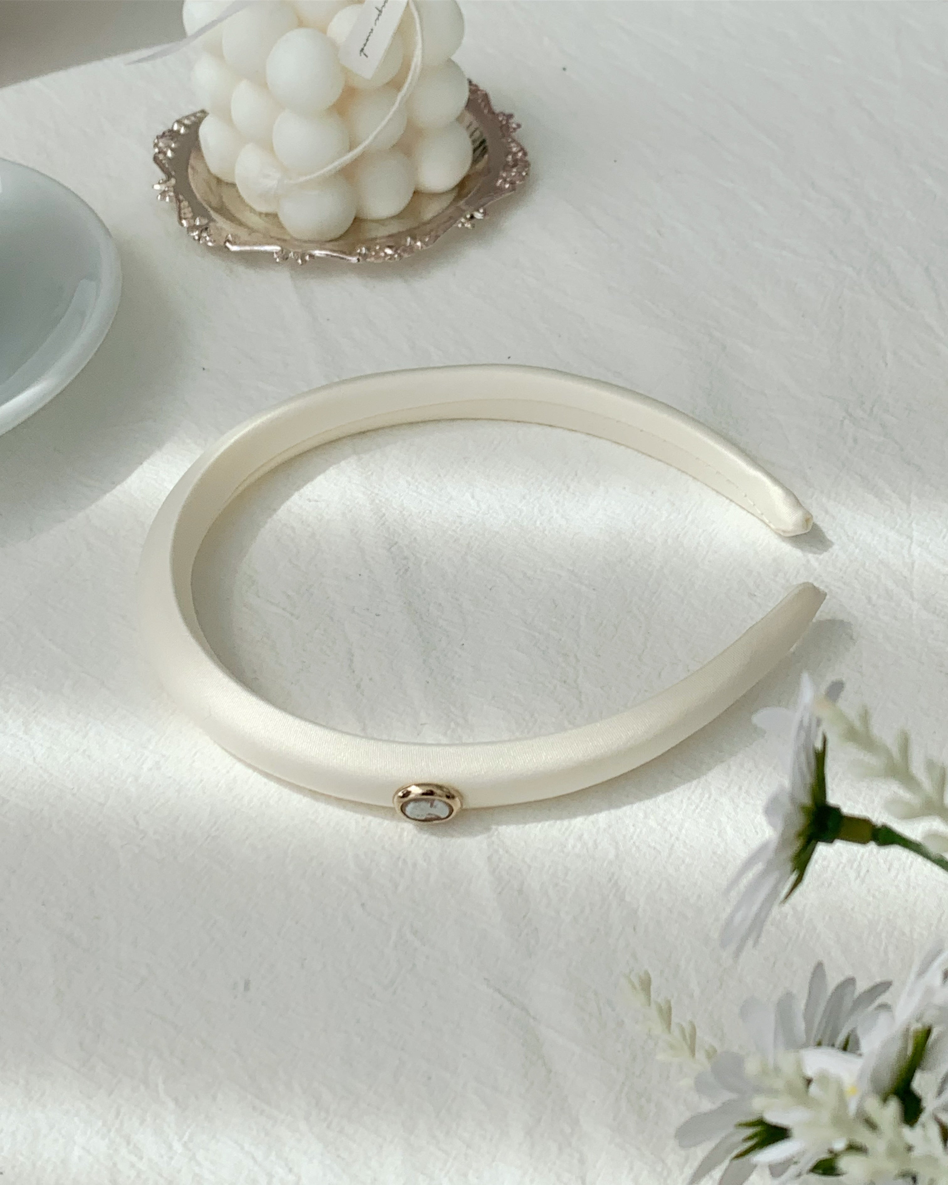 Vintage Mood Cameo Satin Slim HairBand  [White]