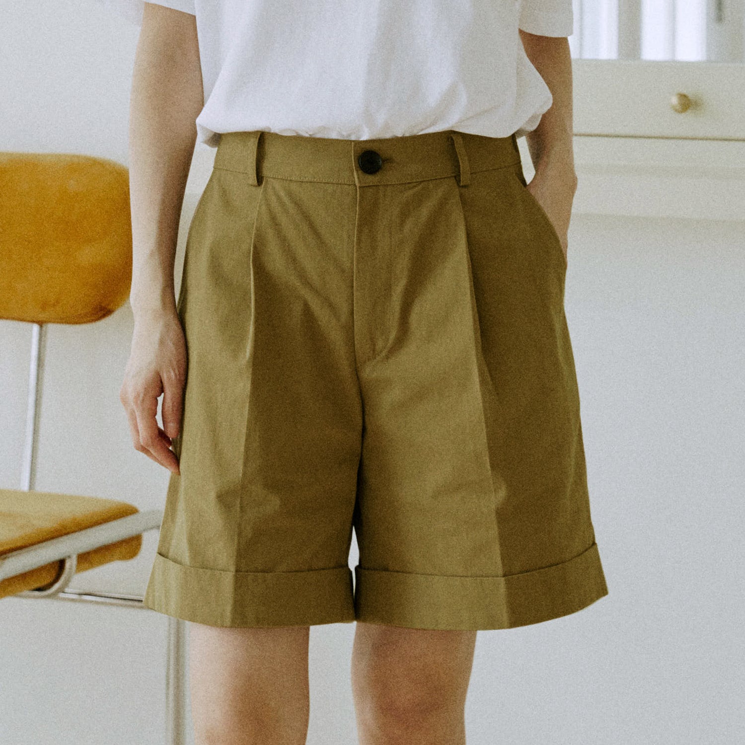 unisex cuff half pants beige