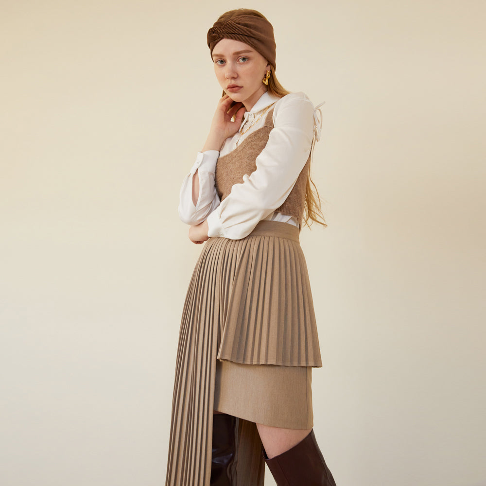 UNBAL PLEATS SKIRT (CARAMEL BEIGE)