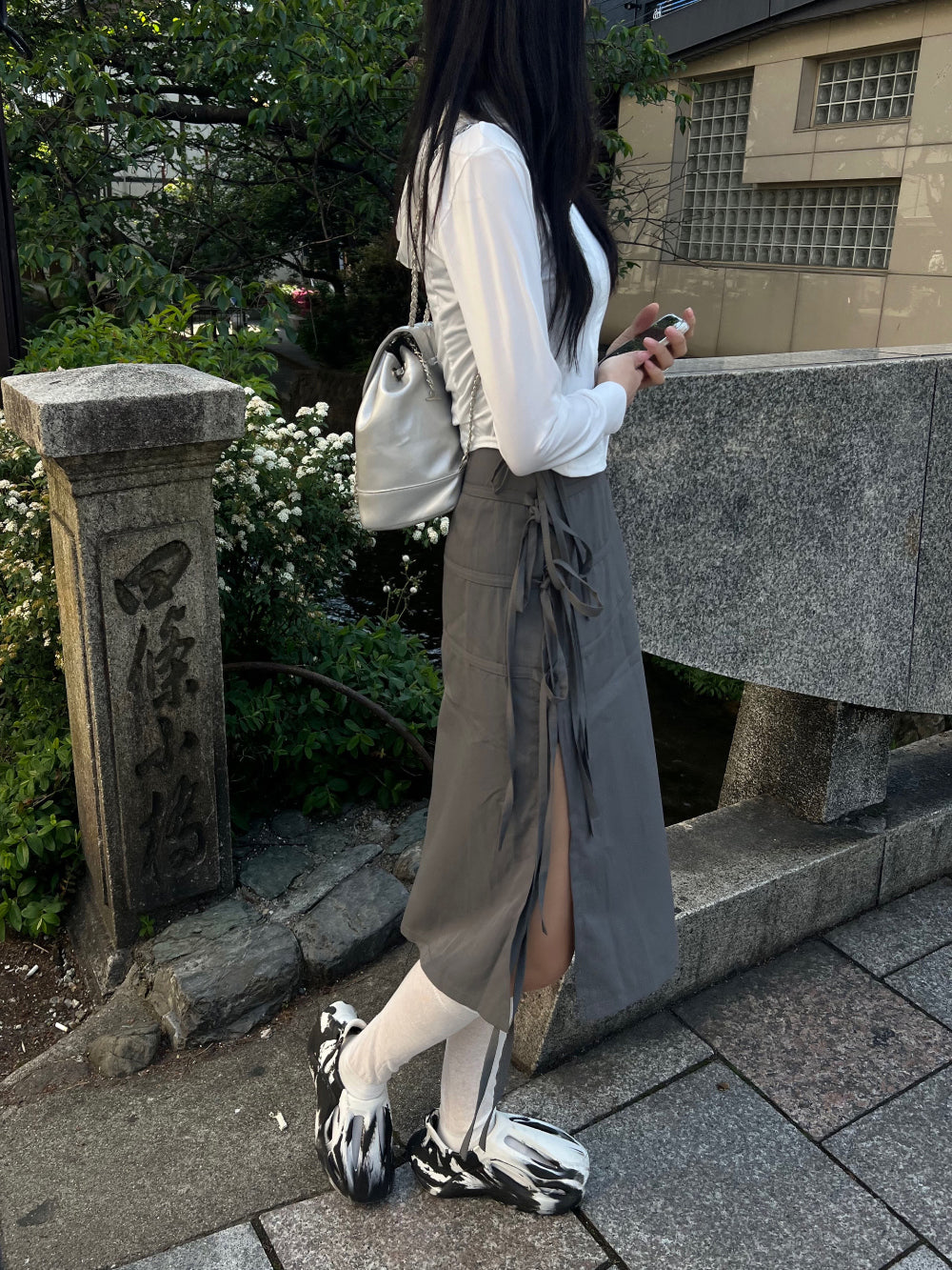 Ribbon strap slit midi skirts (Gray)