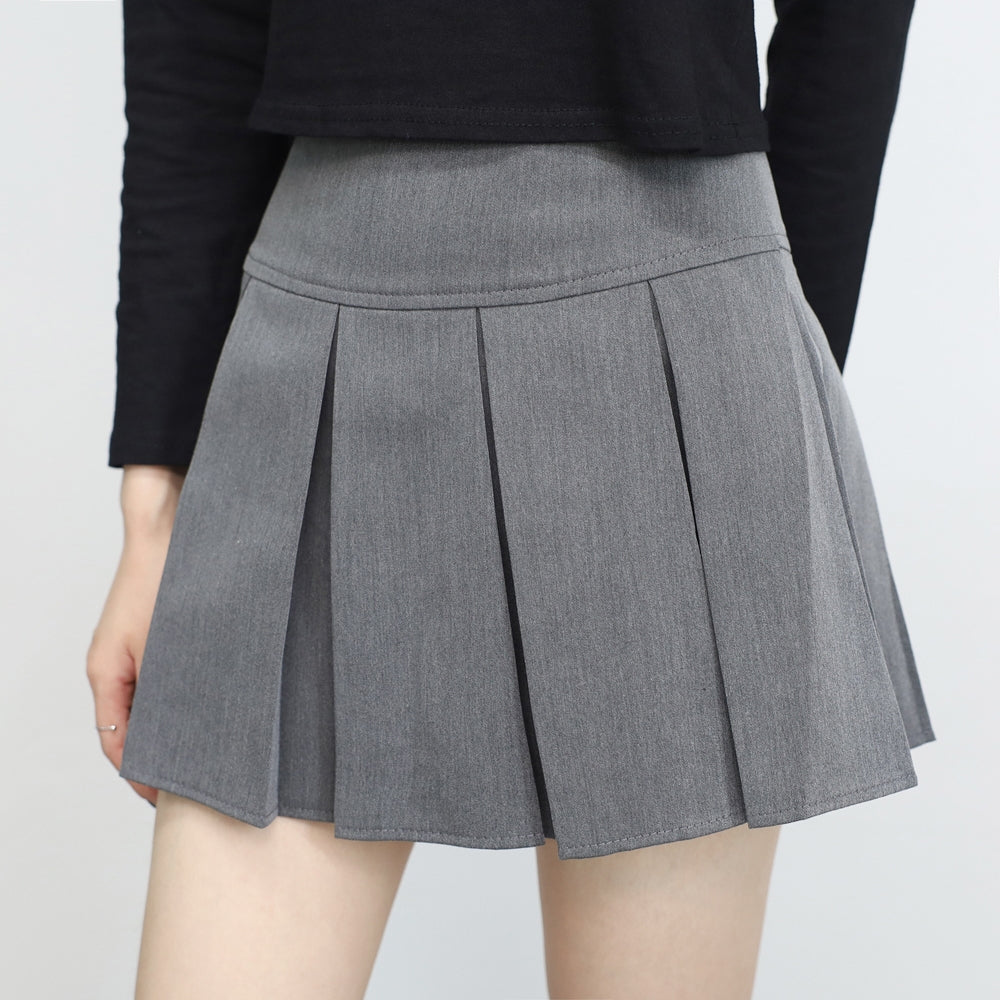 Milf pleated mini skirt