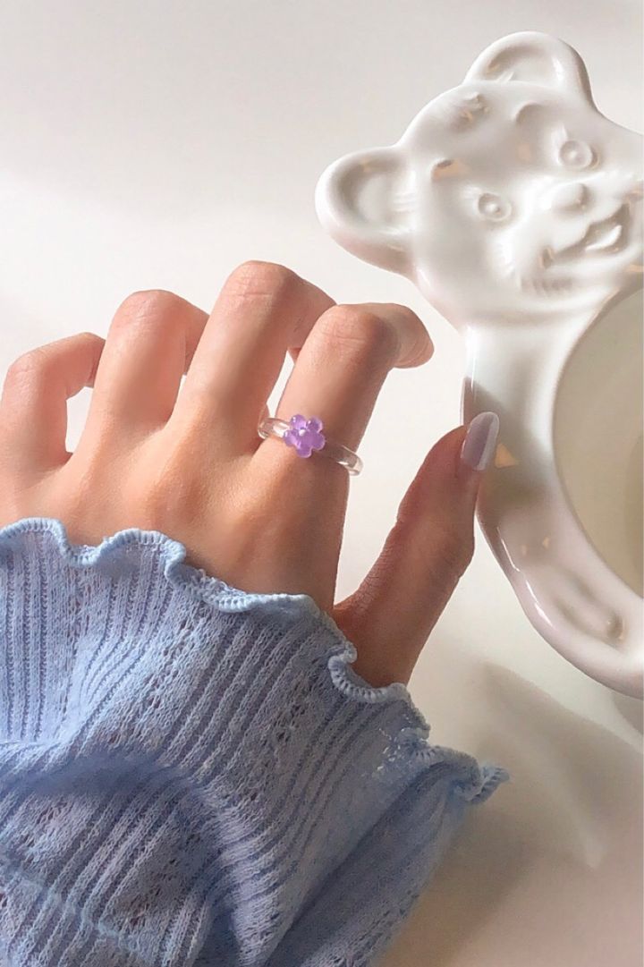 Daisy Flower Acrylic Rings (2 Colors)