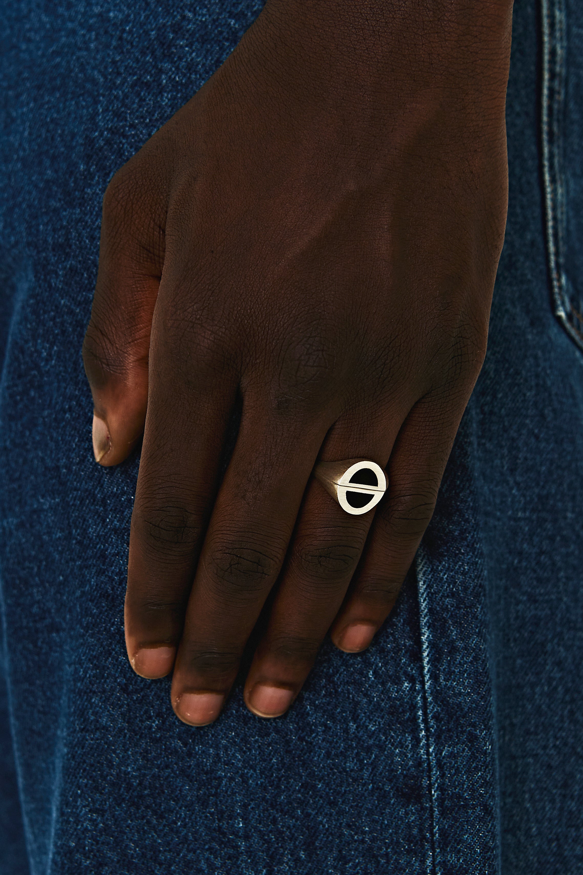 half signet ring 002 (black)