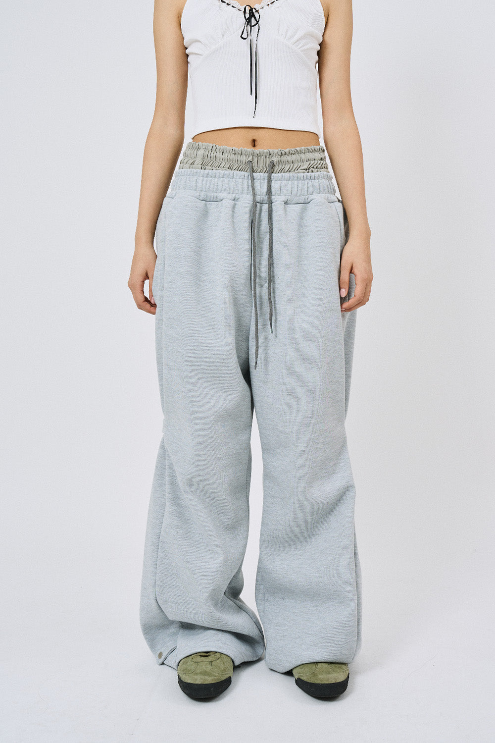 Rising side snap wide sweat pants