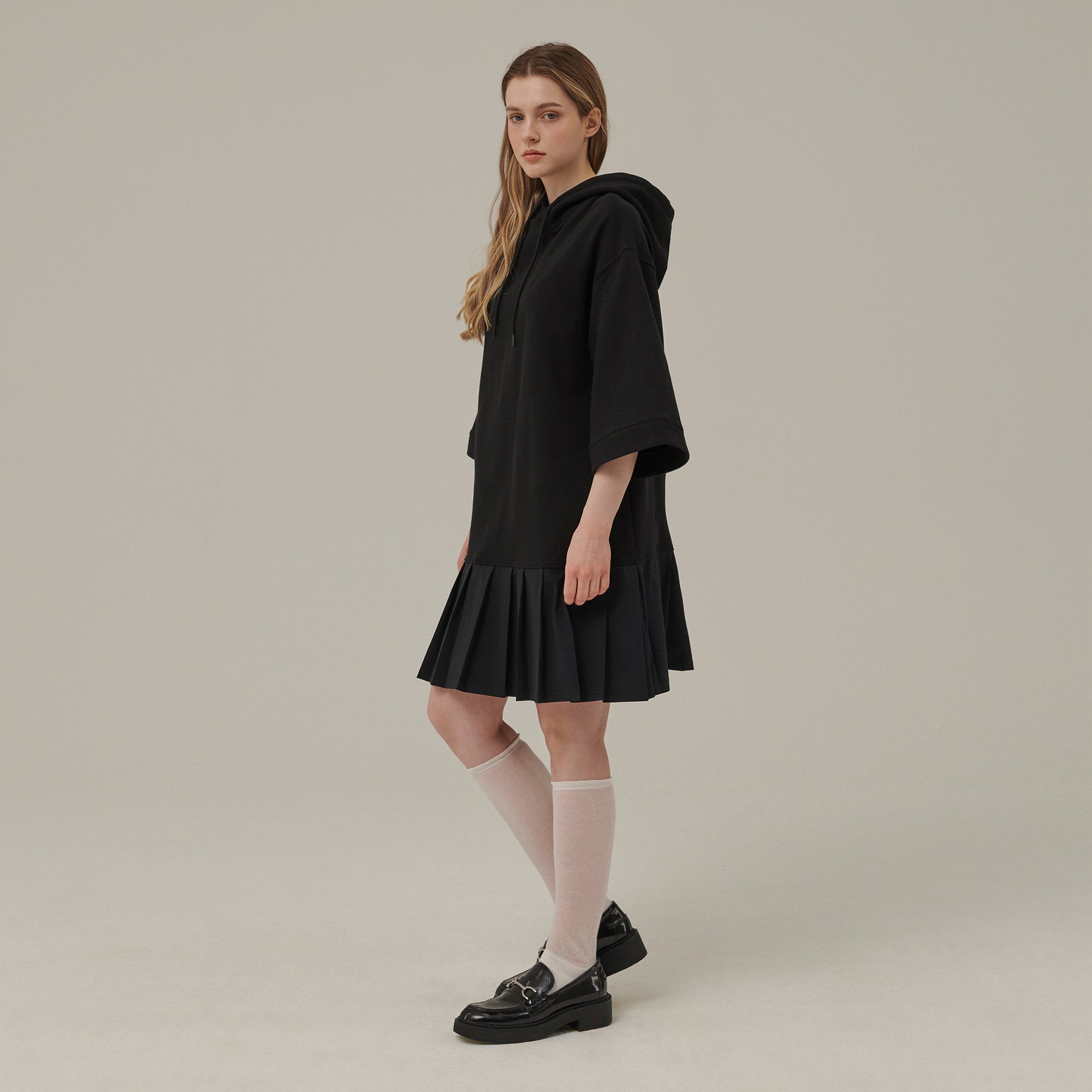 PLEATS HOOD JERSEY DRESS_BLACK