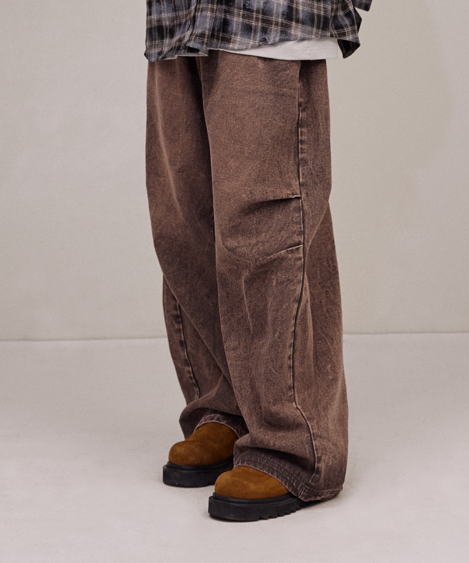 Two Tuck Washed Denim Pants-Brown