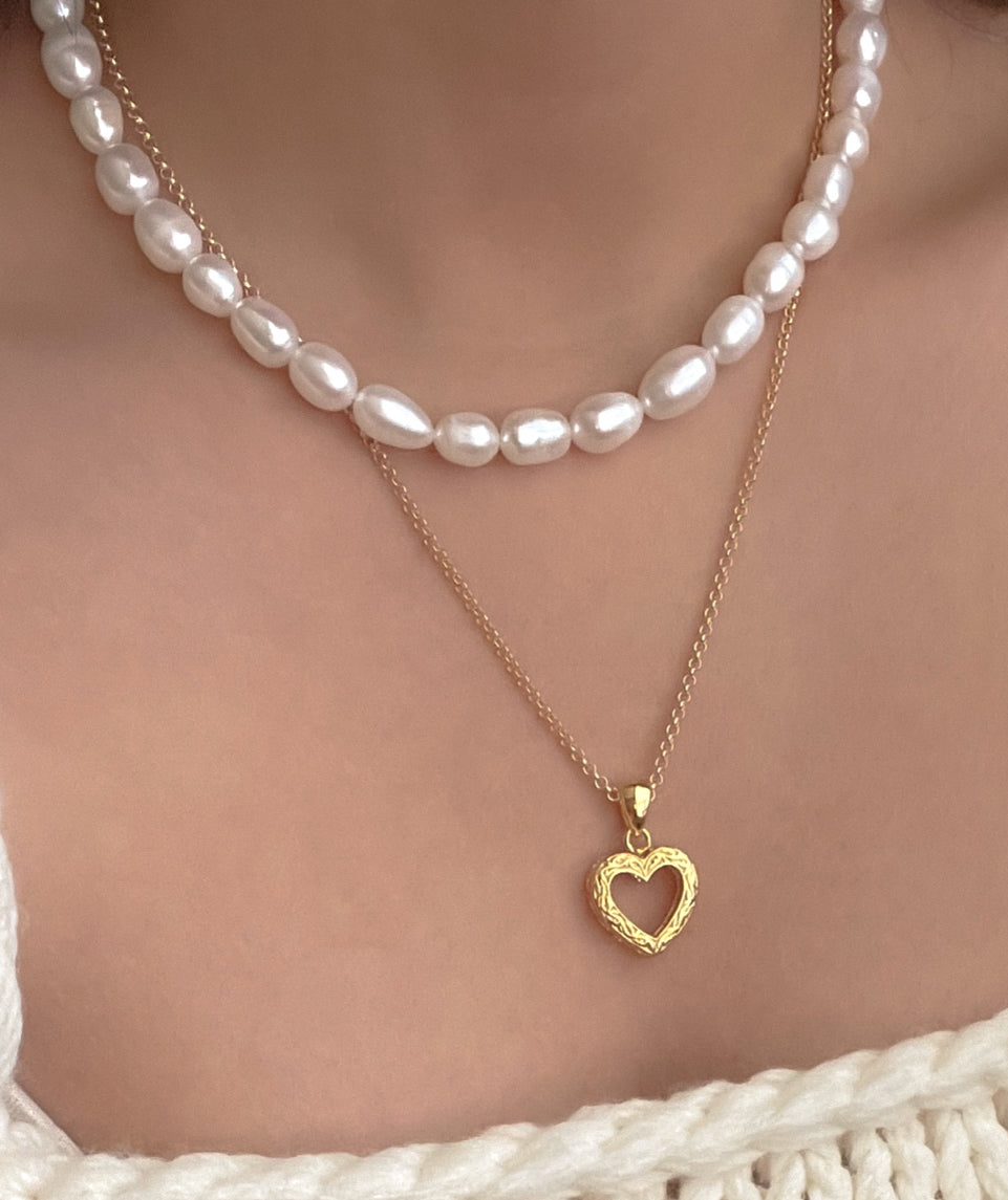 white pearl necklace