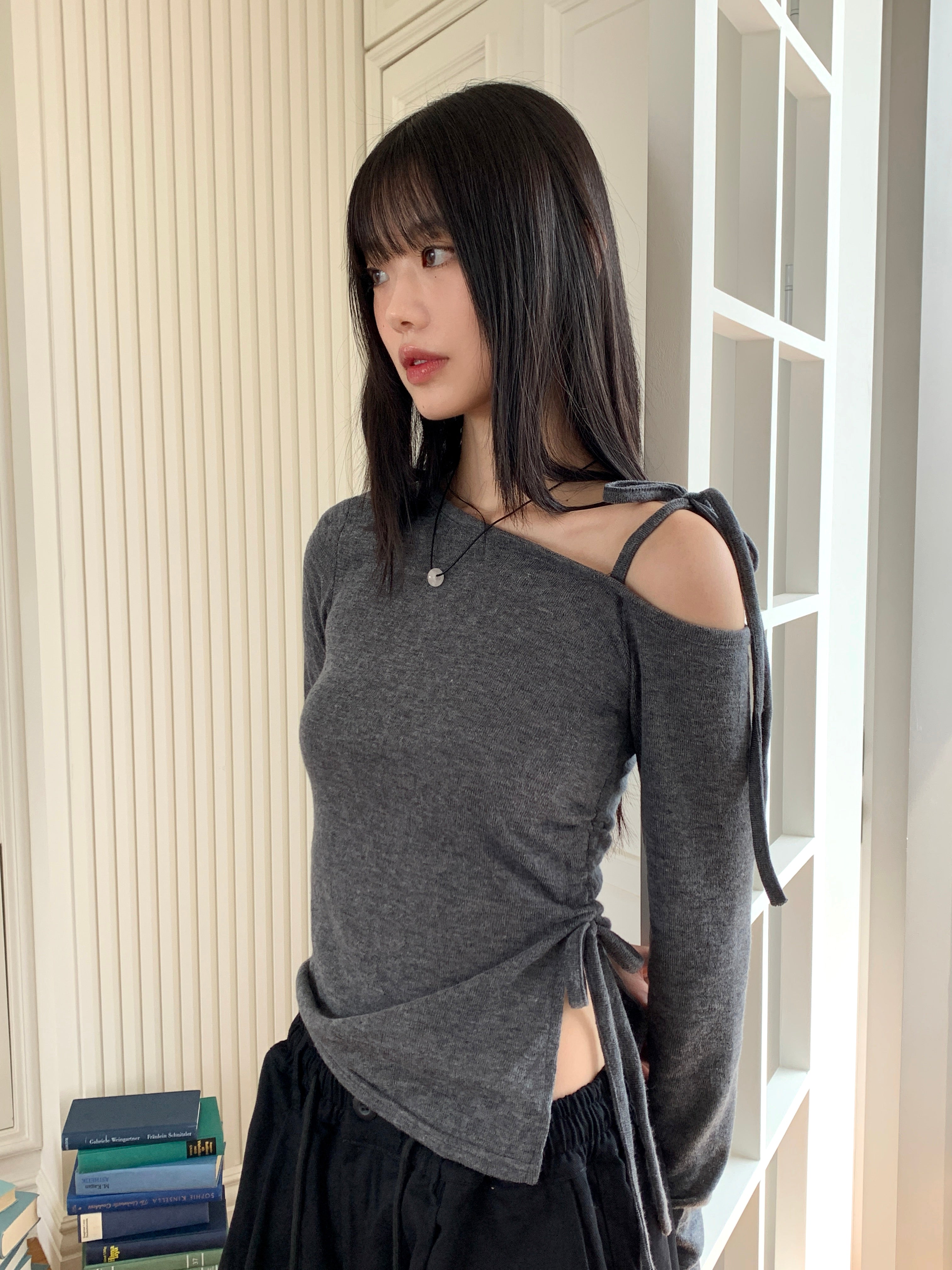 Curimi string ribbon one-shoulder long sleeve t-shirt