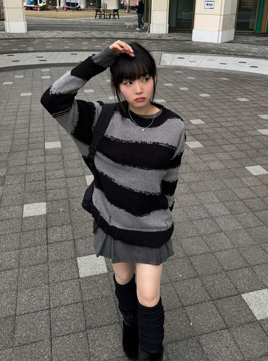 Damage stripe knitwear