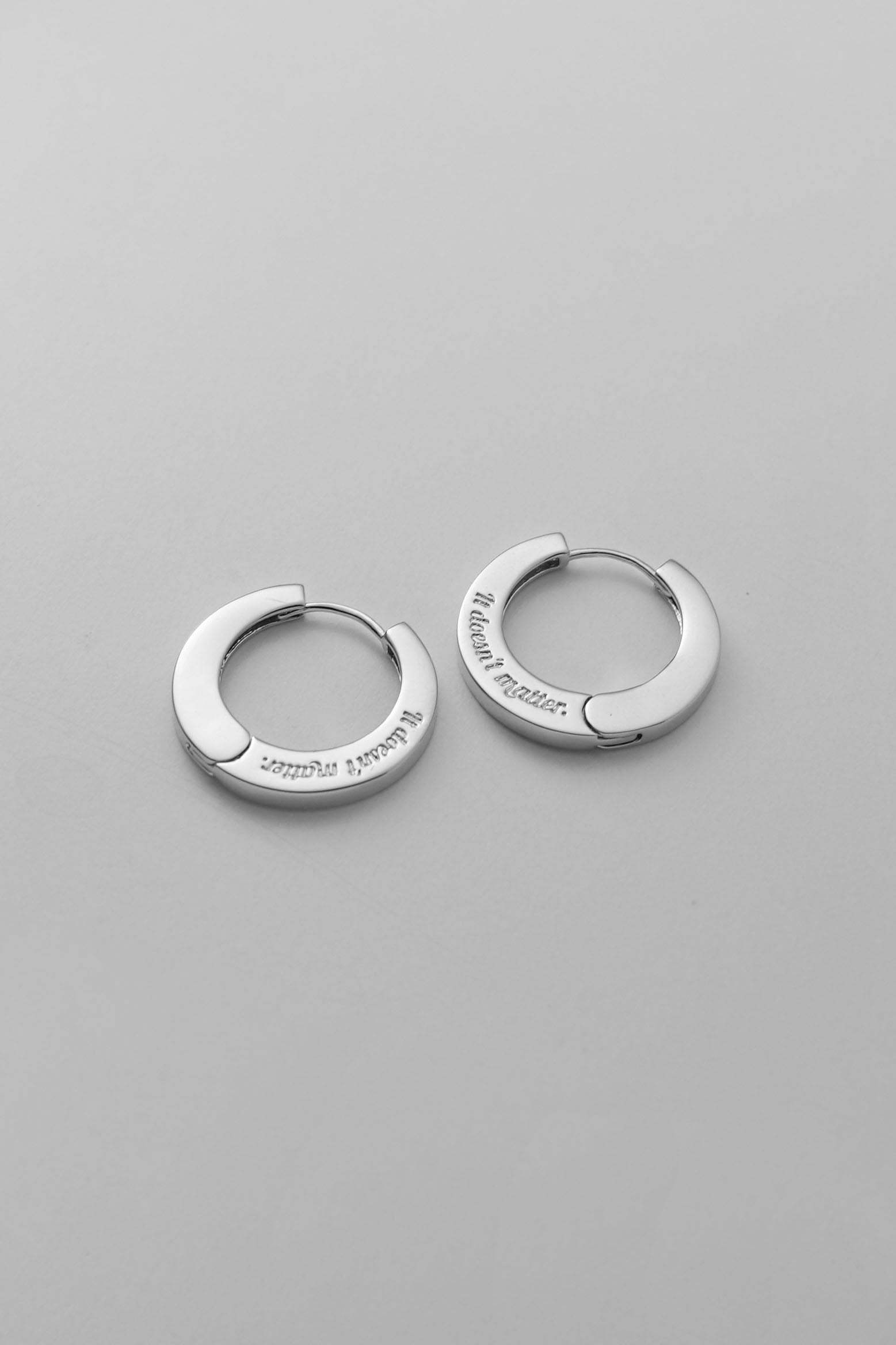 Flat one touch earring (L)