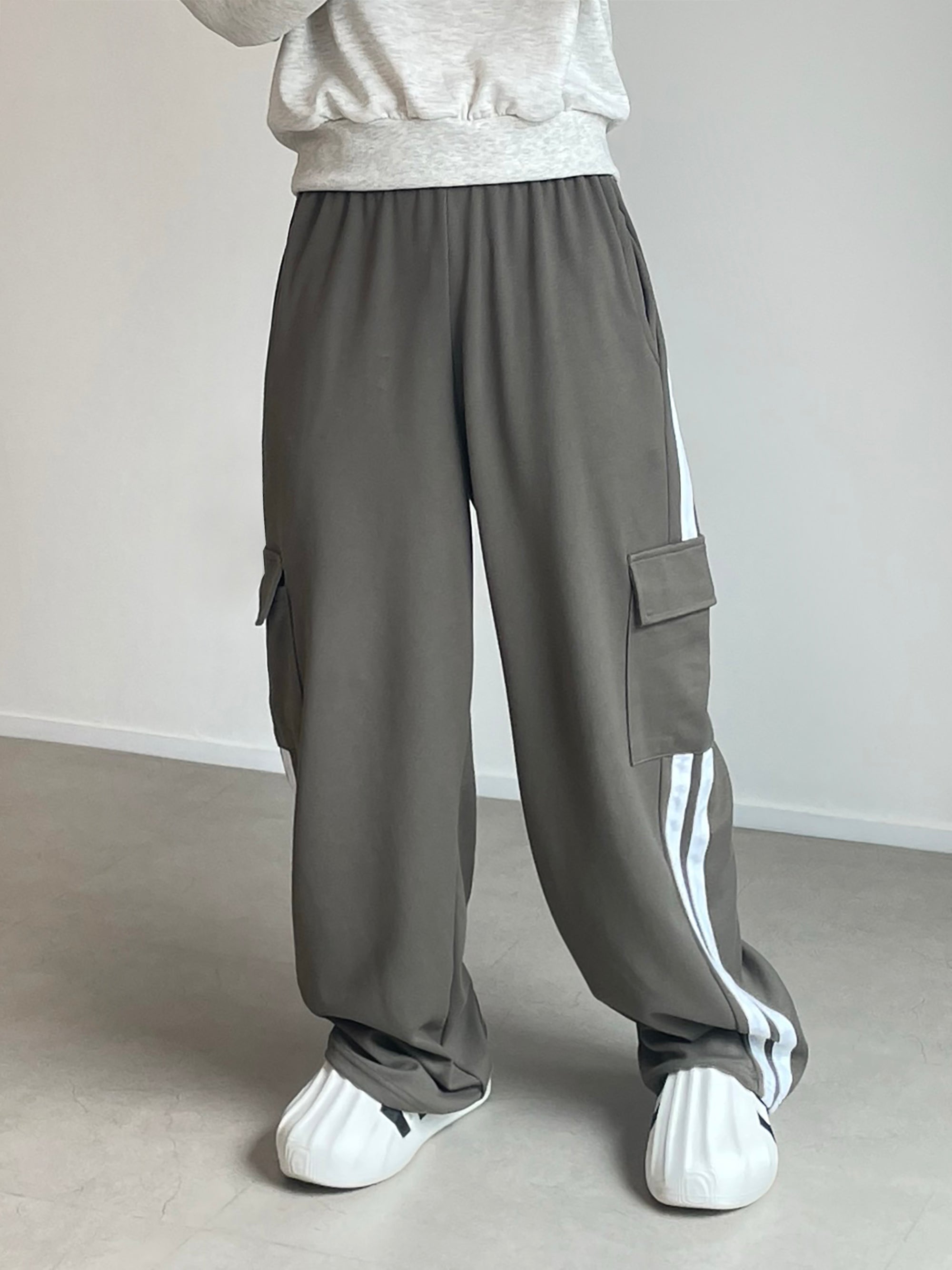 W LINE CARGO SWEAT Pants