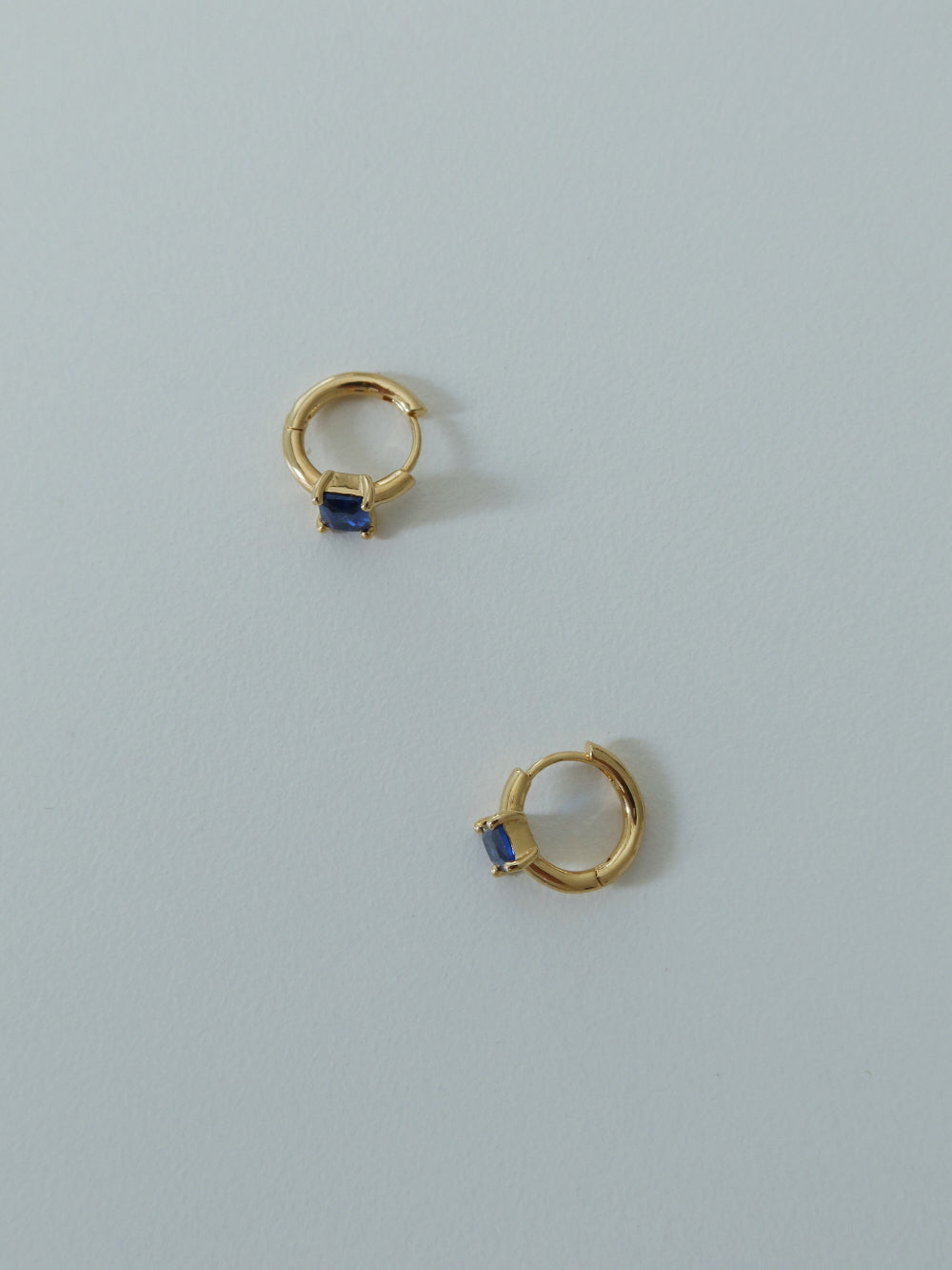 square one touch earring - navy