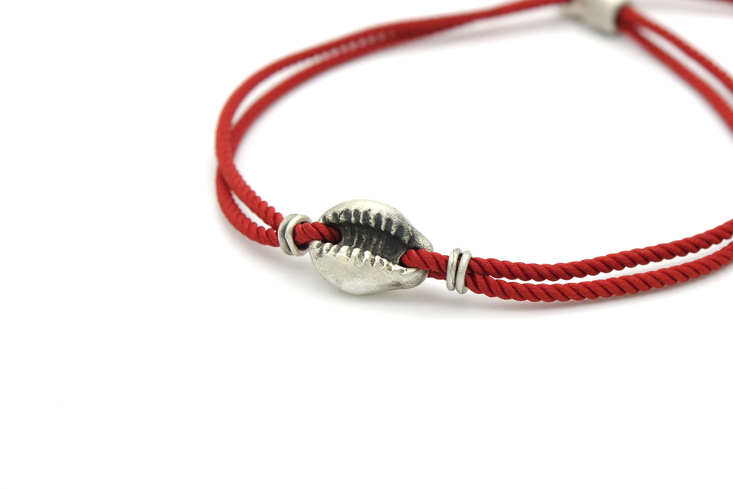 Shell string bracelet (red)