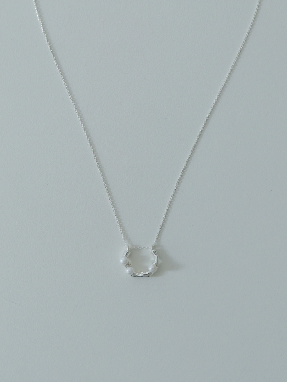 wavy pearl round necklace