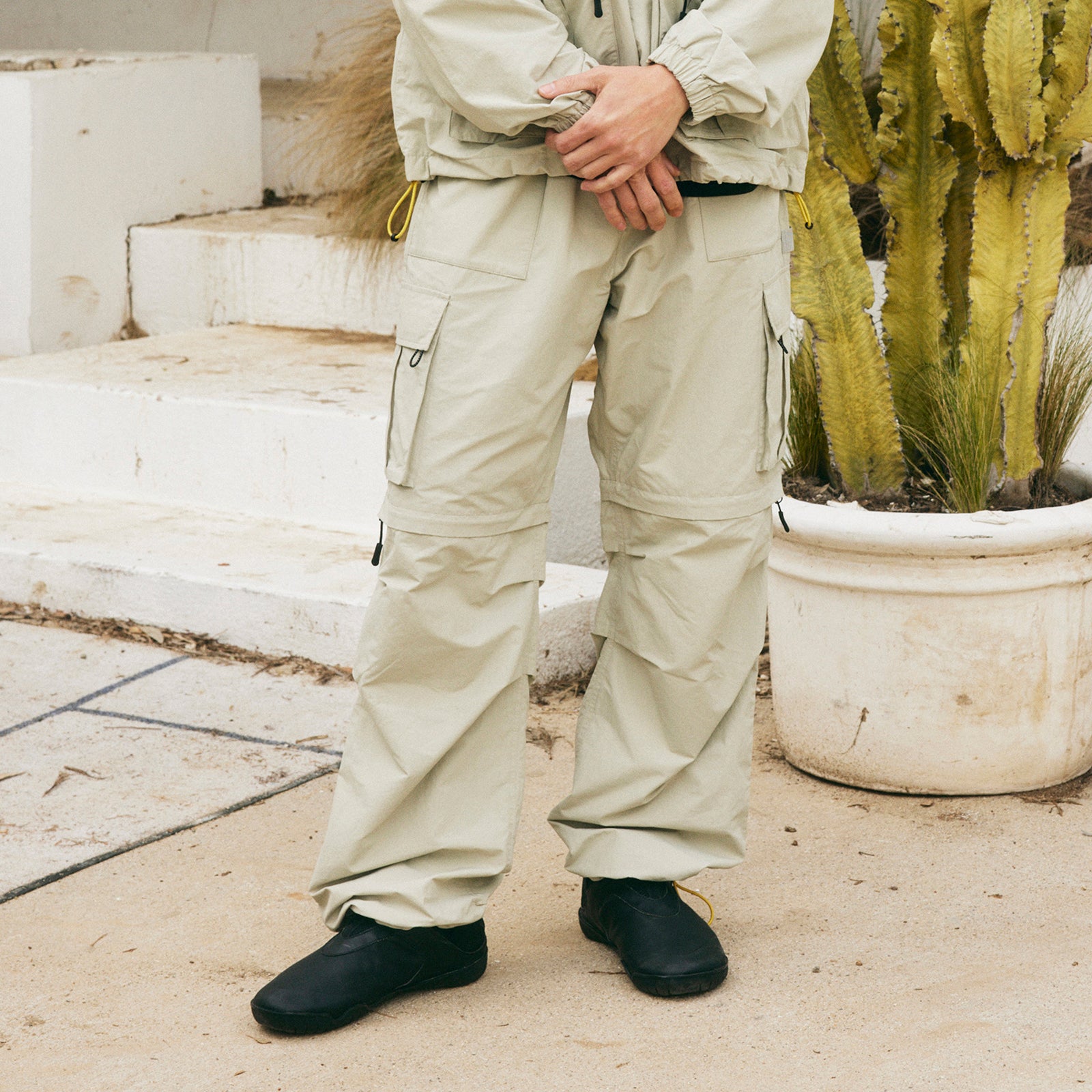 TWO-WAY ZIP MOUNTAIN PANTS (BEIGE)