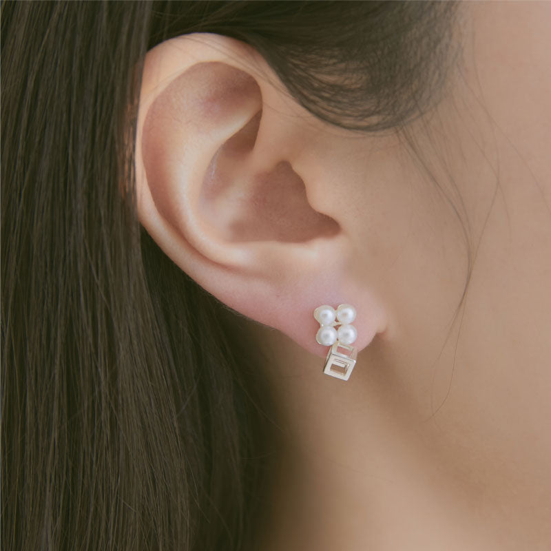 Frame Cube Flower Pearl Stud Earrings