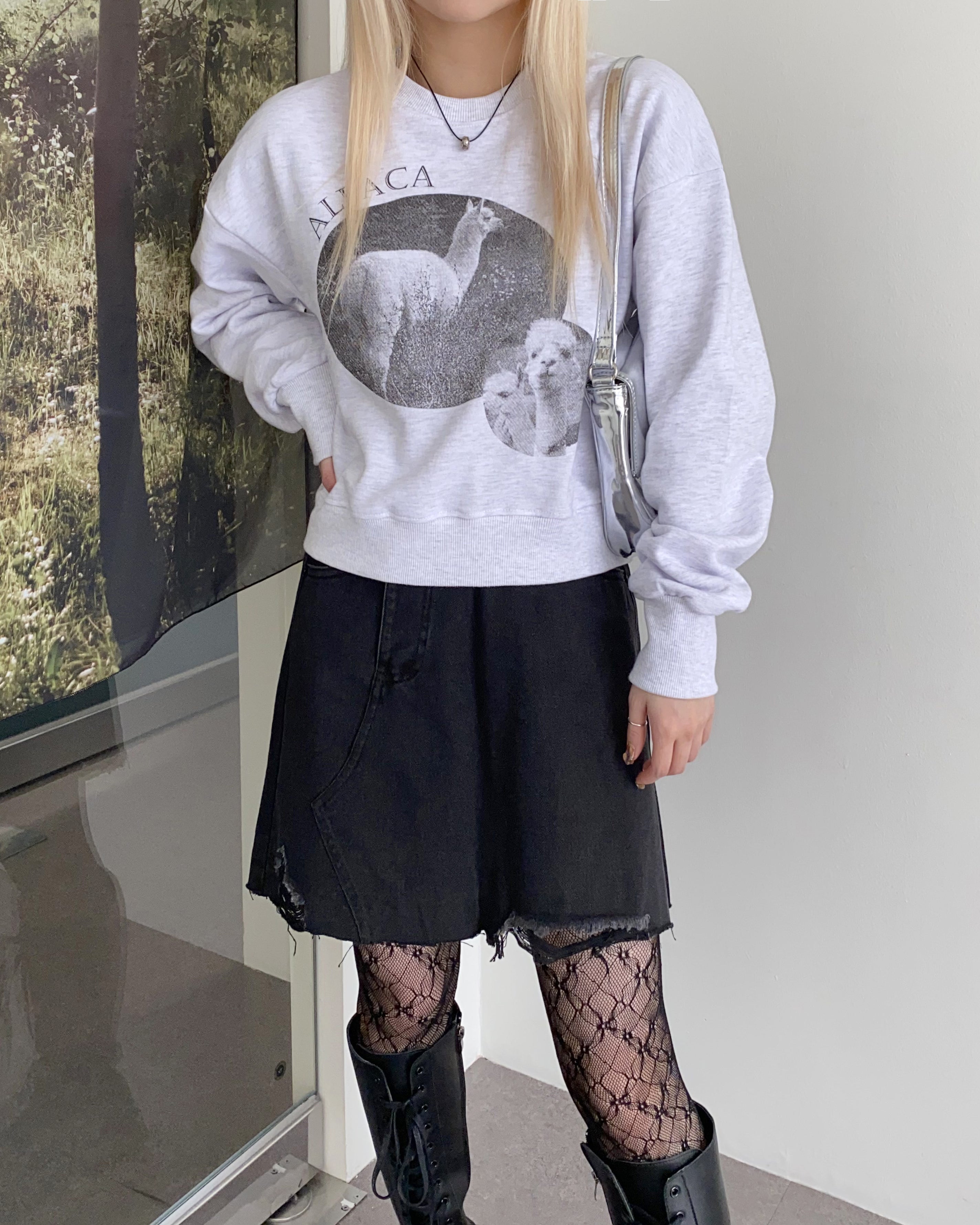 [MADE] Neapoli Alpaca Live-action Printing Crop Sweatshirt