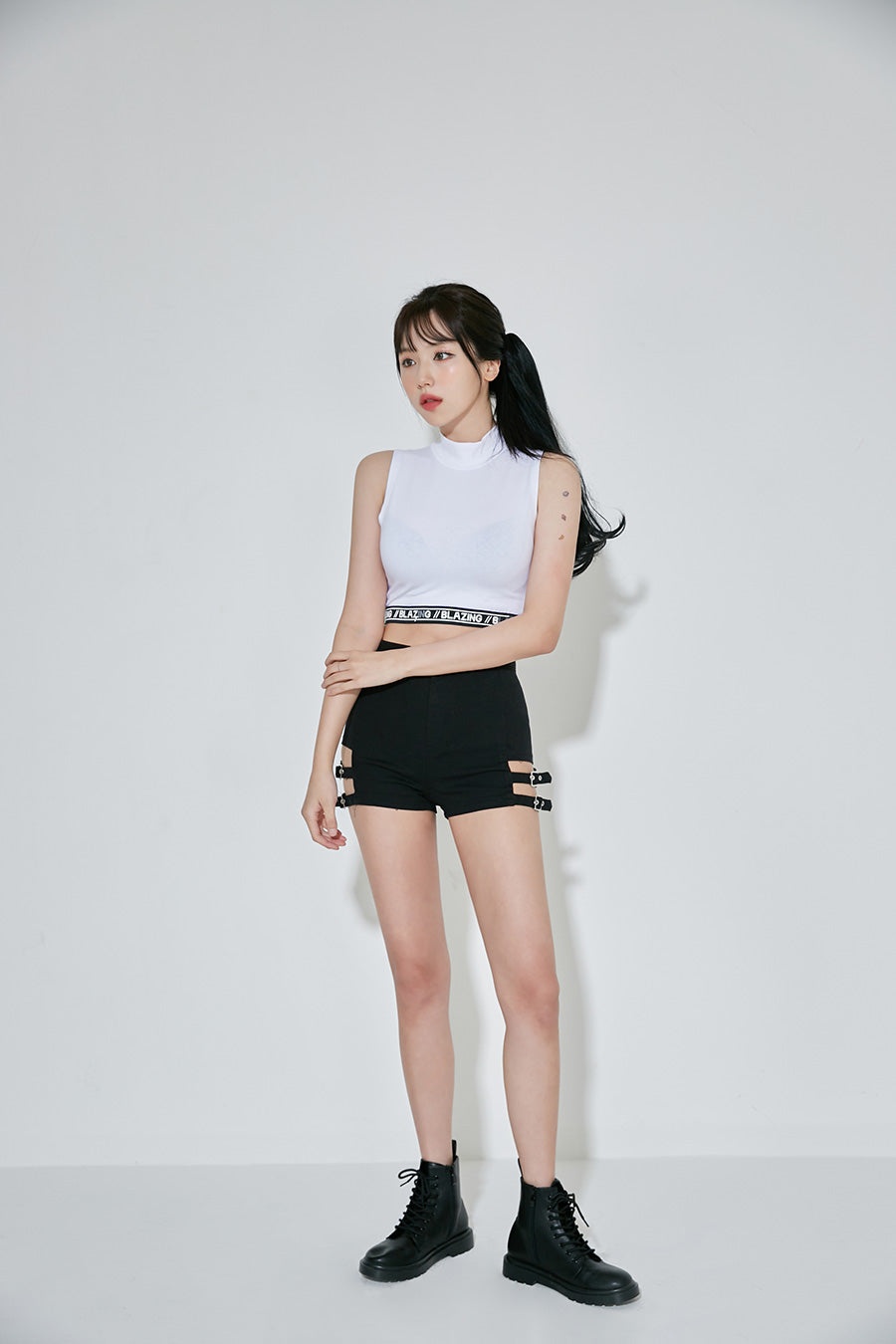 TOP(9048) Bulging High Neck Crop Top