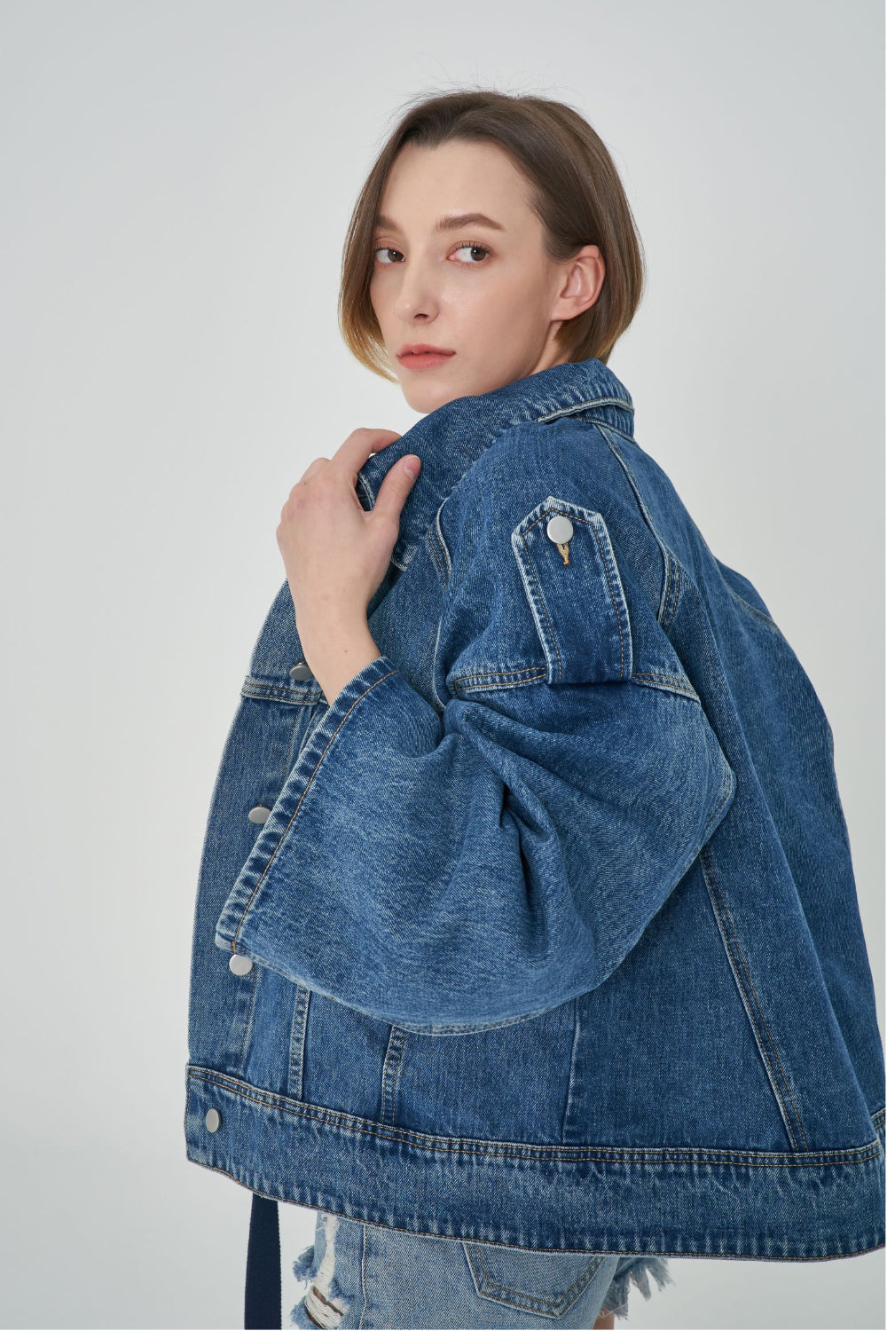 OVER FIT SHOULDER STRAP DENIM JACKET [6896]