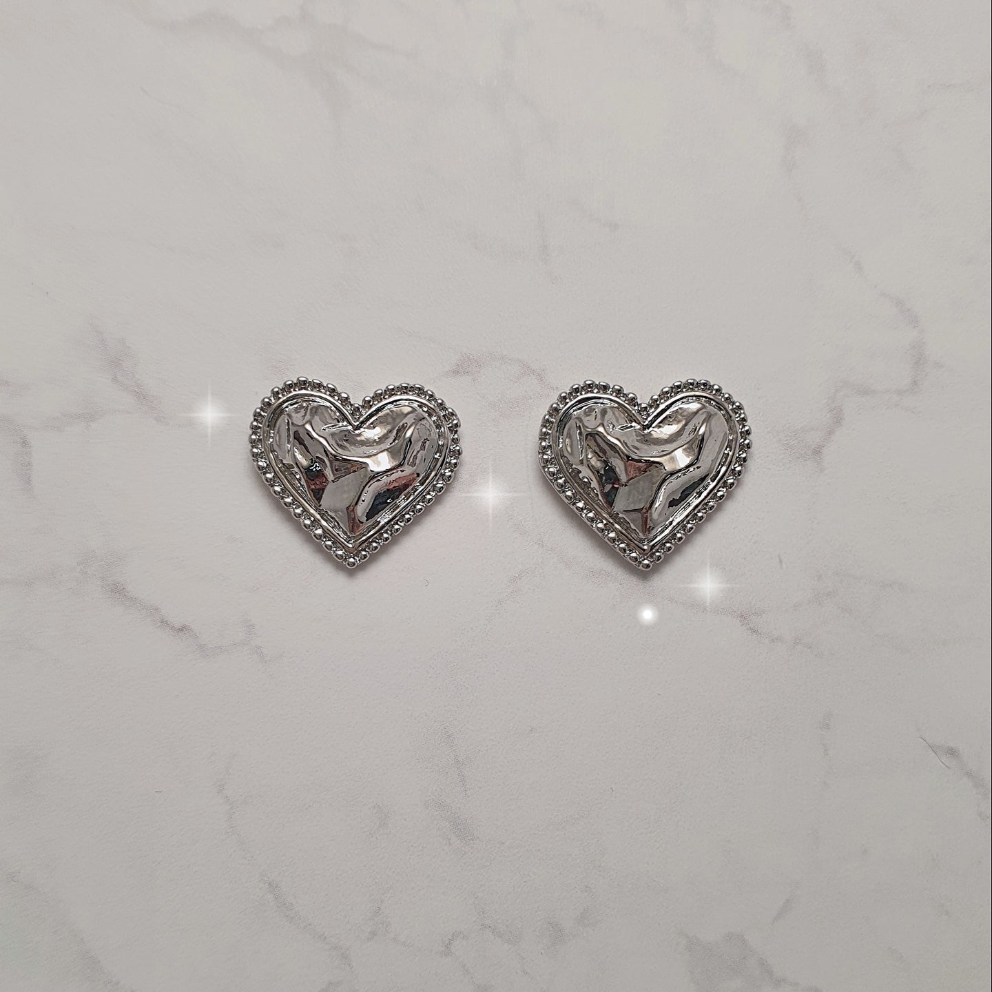  Silver Laced Hearts Piercing (Red Velvet Joy, IVE Gaeul, ITZY Yuna, fromis_9 Jiwon, Mamamoo Moonbyul Earrings)