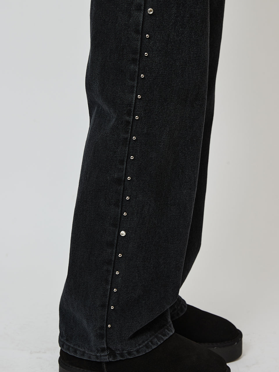 LOW-RISE STUD JEANS_BLACK