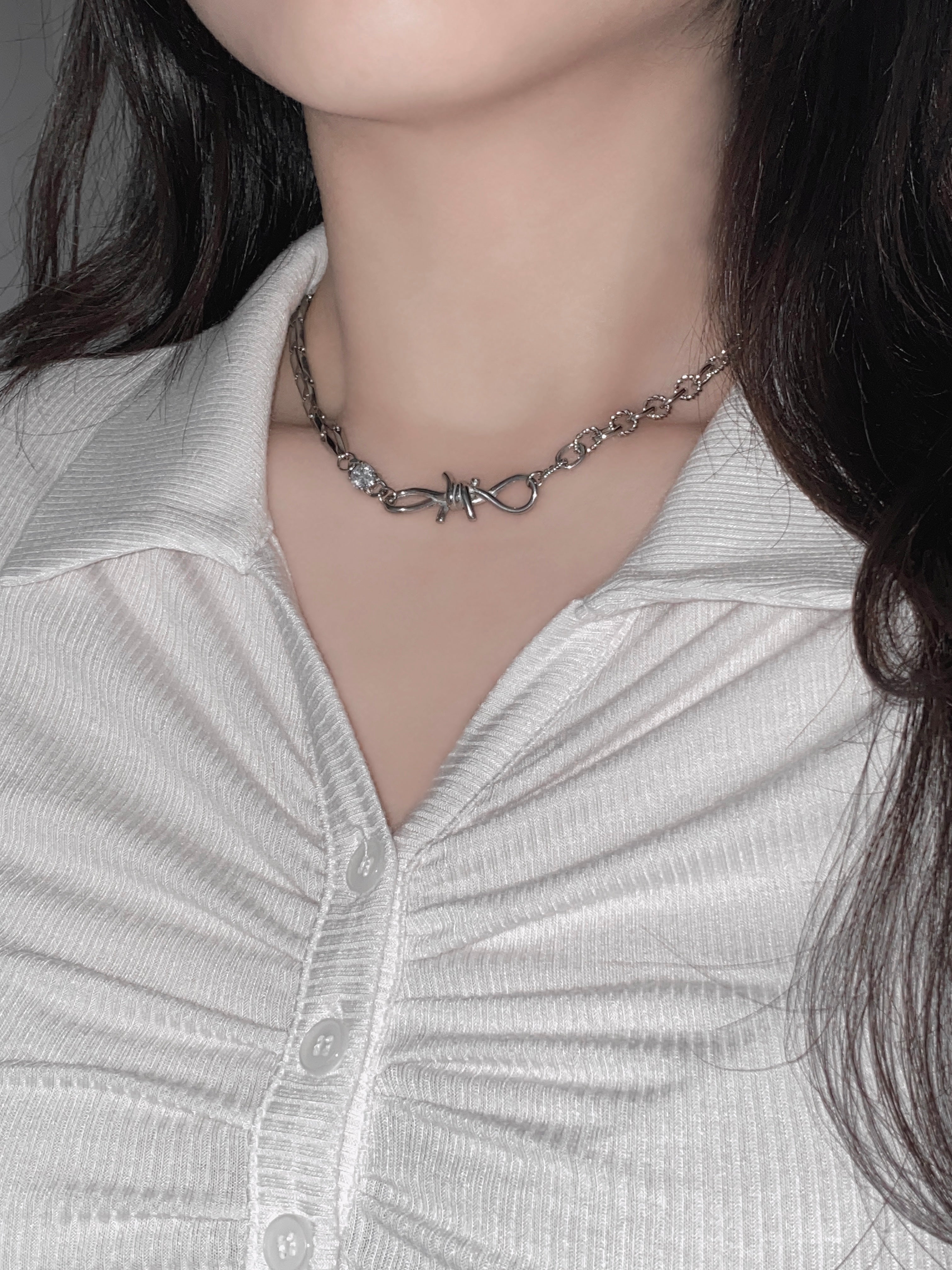 Twisted Ribbon Cubic Bold Choker Necklace