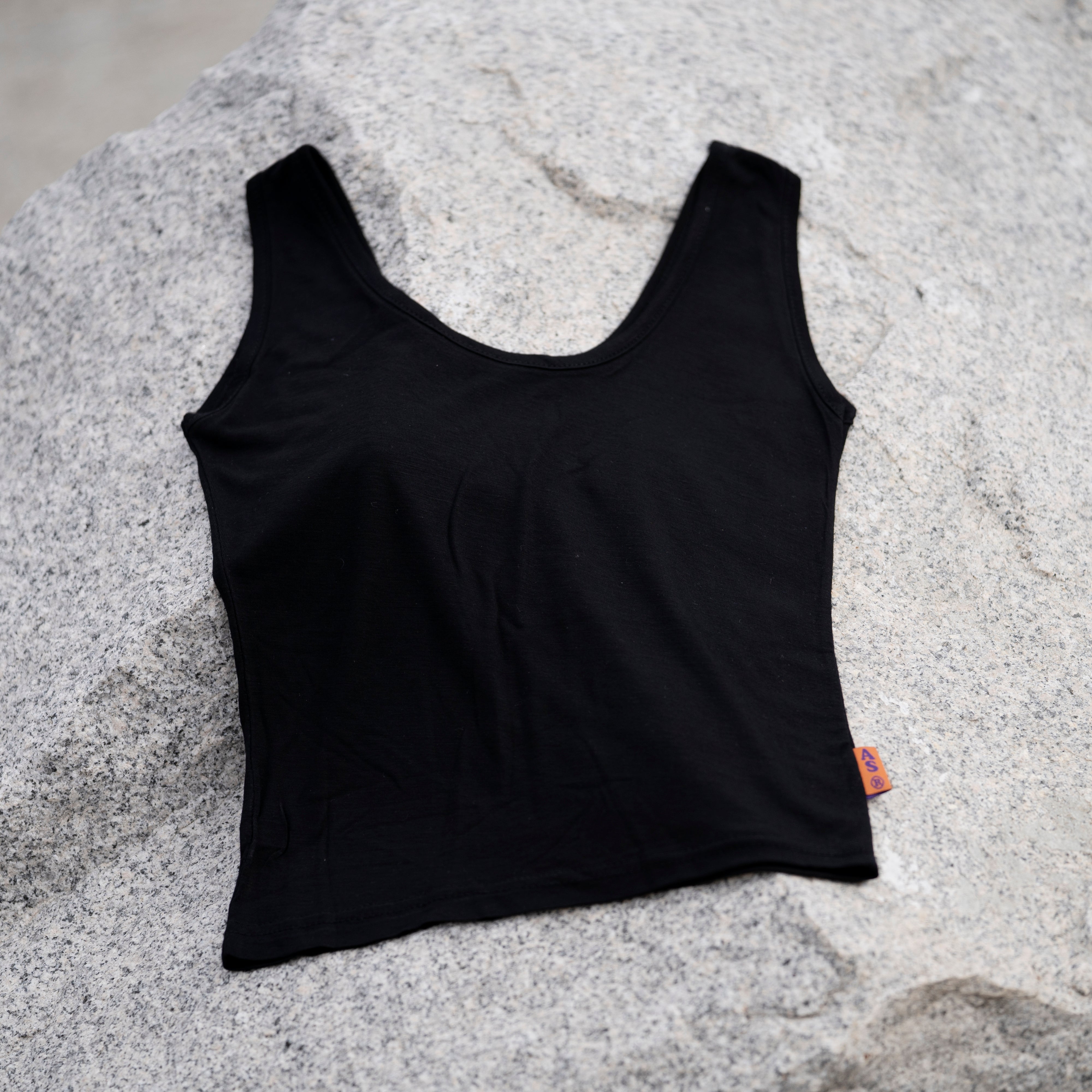 SLEEVELESS TEE