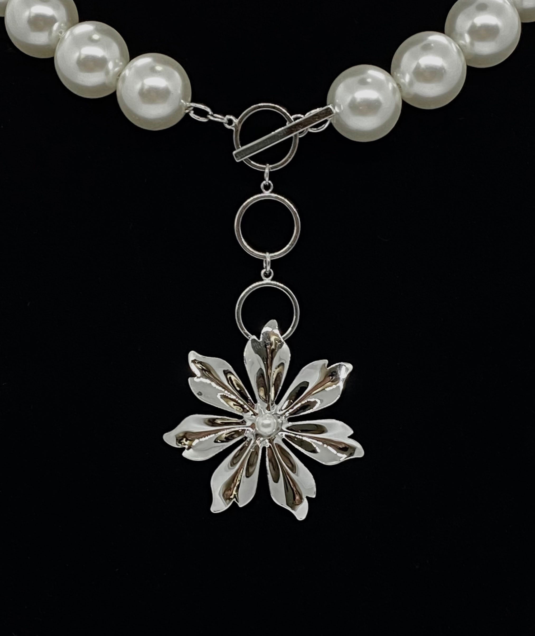 Flower Pendant Pearl Chalk