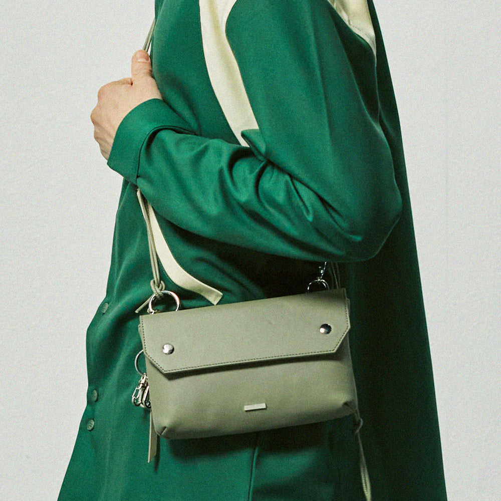 piping leather strap flap bag & utility key ring basil