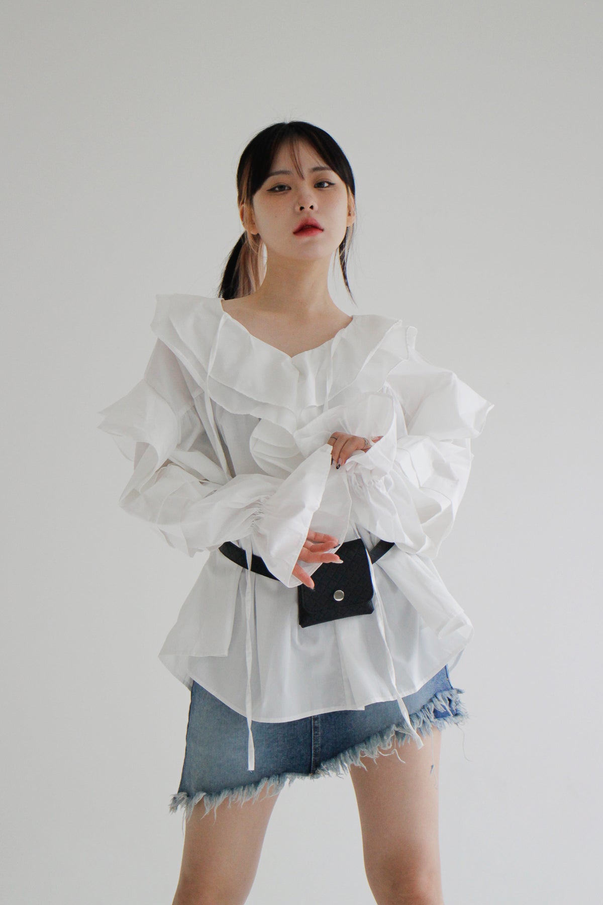 Mono ruffle blouse (2color)